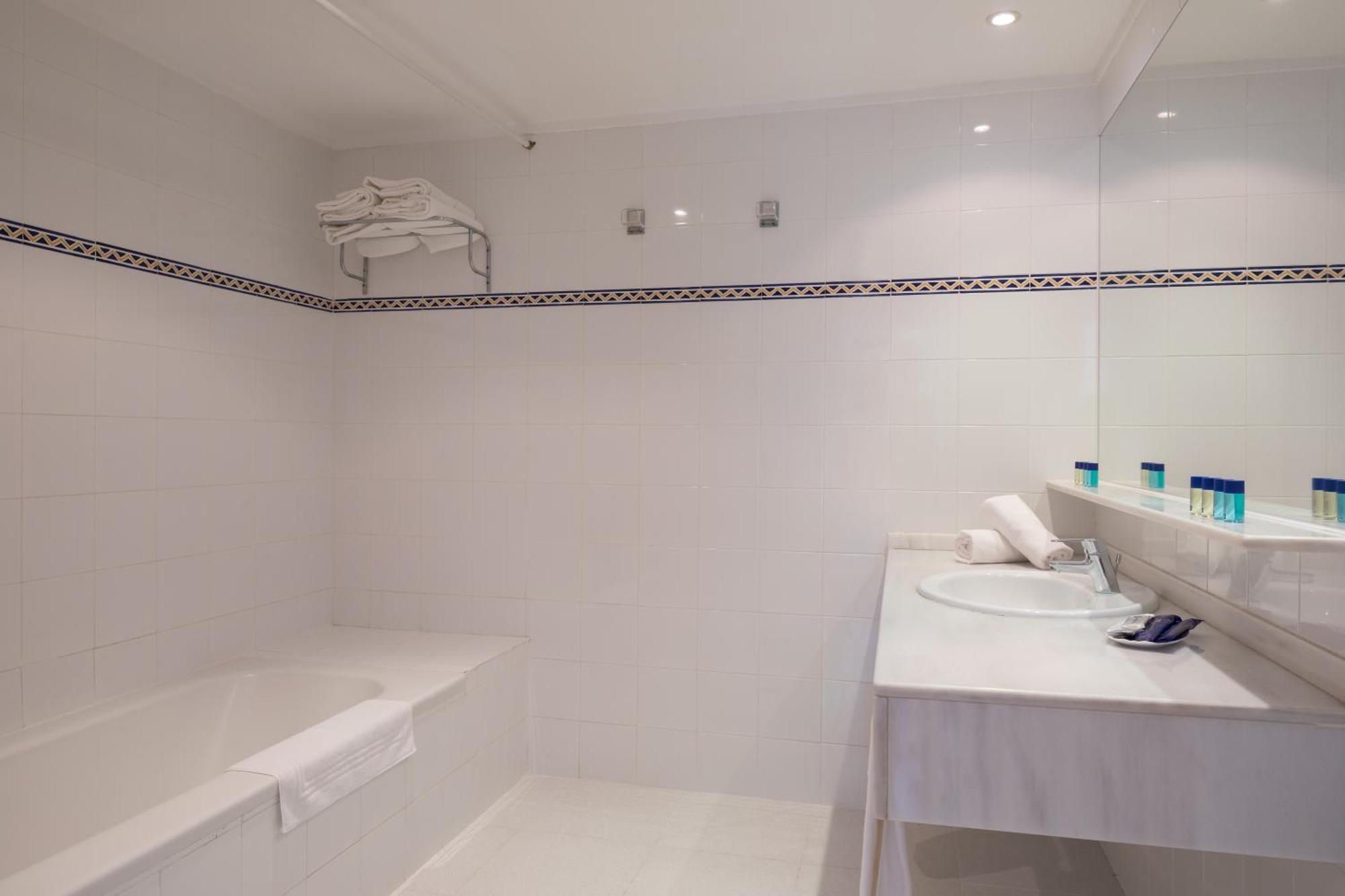 Habitación Cuádruple (2 adultos + 2 niños)