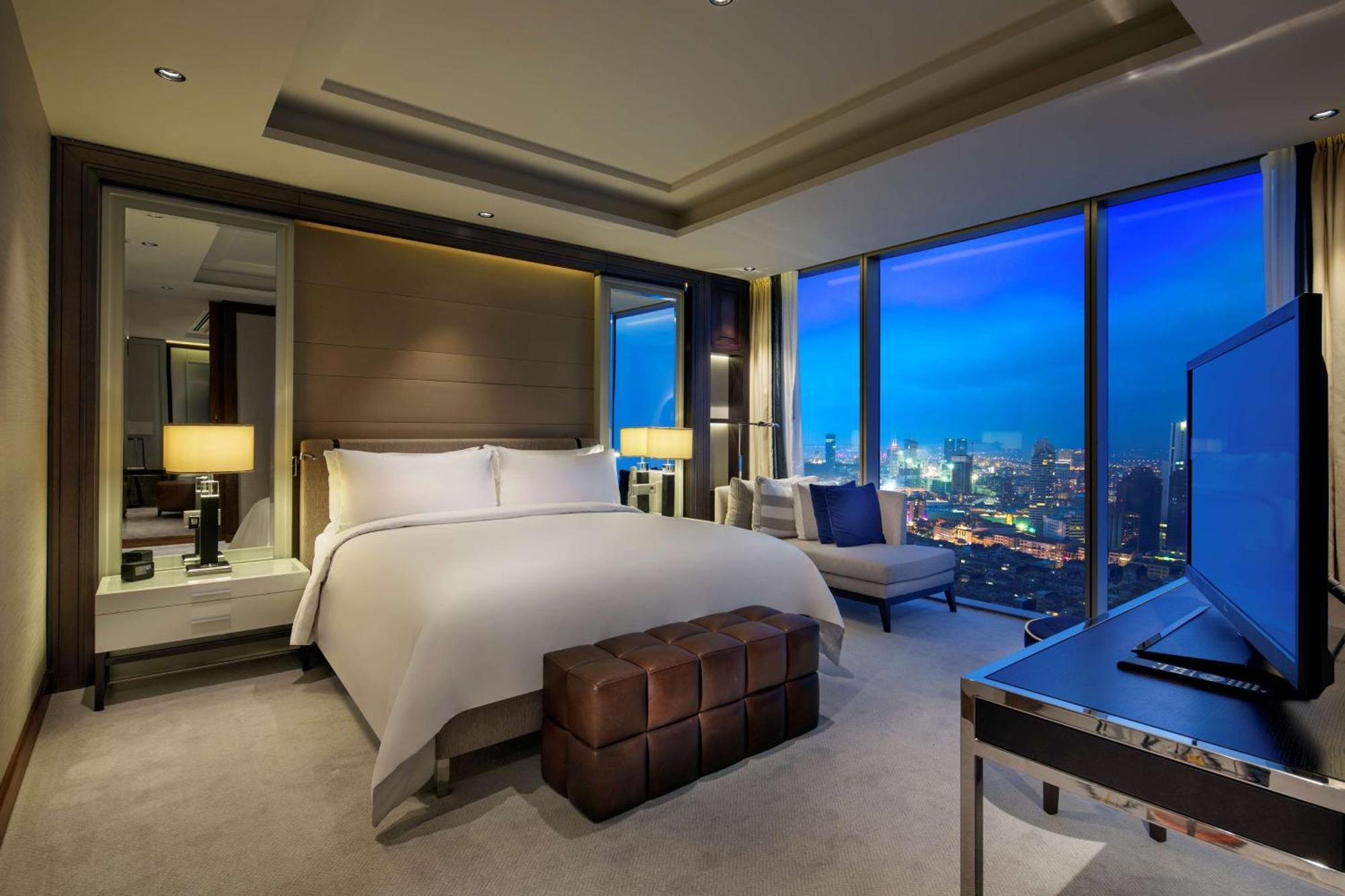 Bomonti Suite met Kingsize Bed en Toegang tot de Executive Lounge
