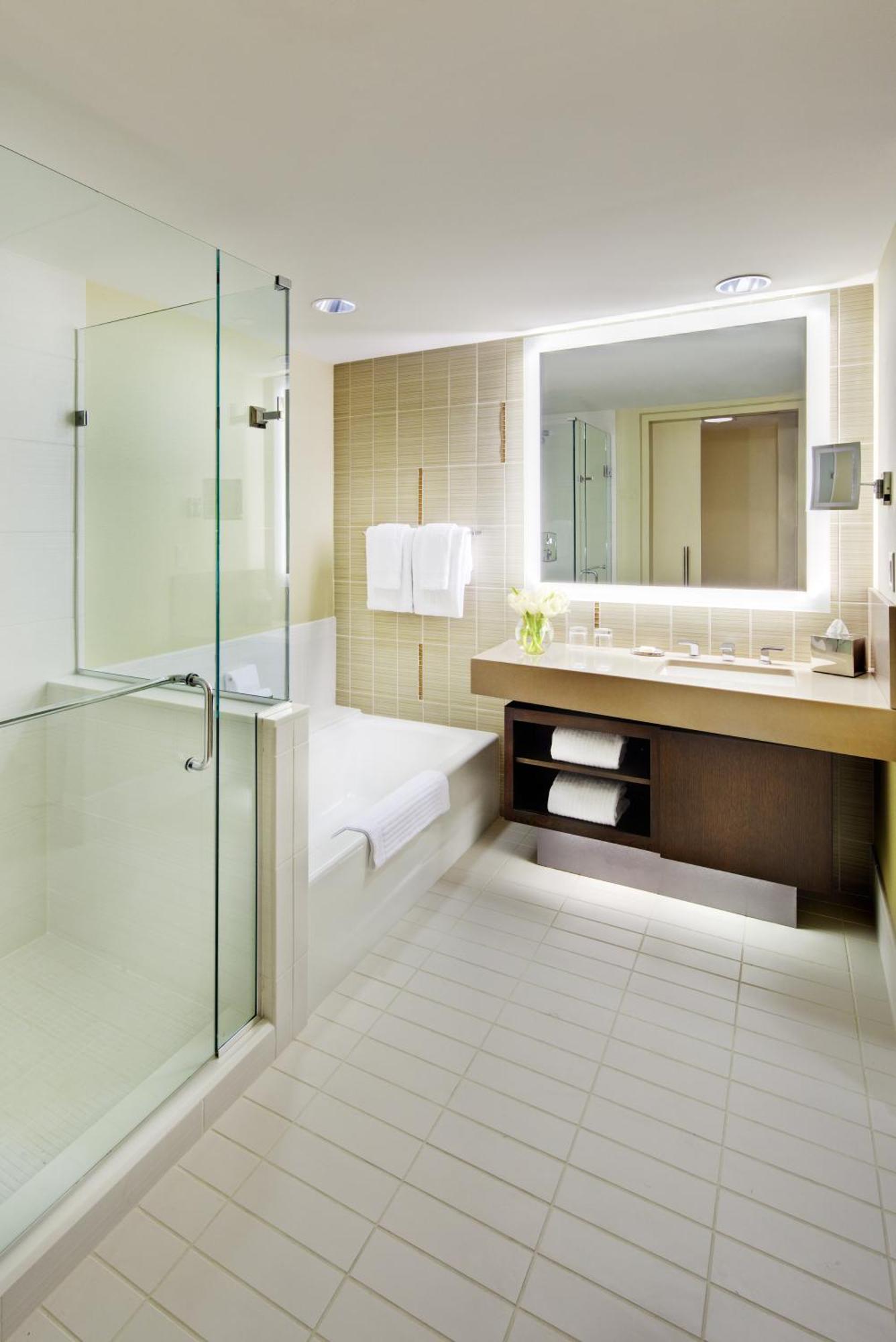 Deluxe King Room with Mount Washington View