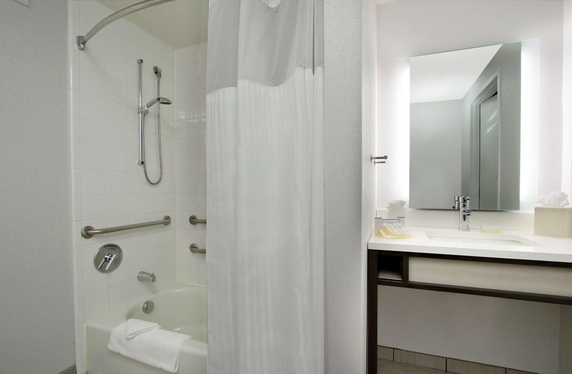 King Room with Tub - Mobility and Hearing Access