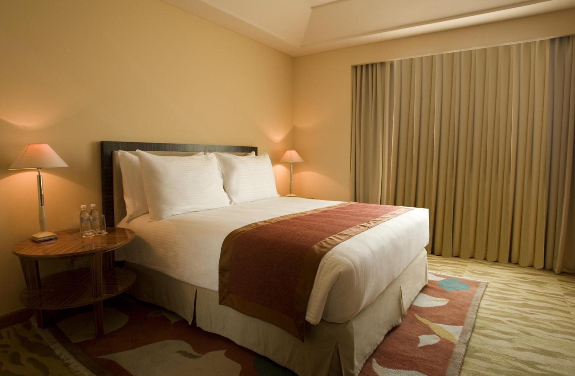 Executive Suite with 20% off on session of 30 mins Spa,15% off on food & Soft beverage services,20% Discount on Laundry service, 4 pints of beer (T&C applicable)