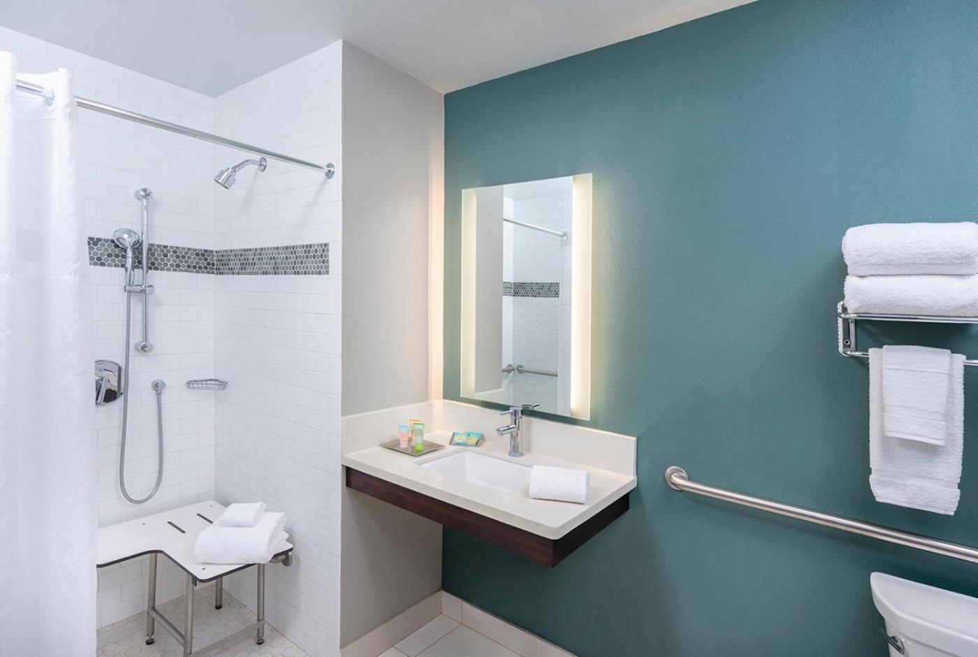 Queen Room with Two Queen Beds - Disability Access