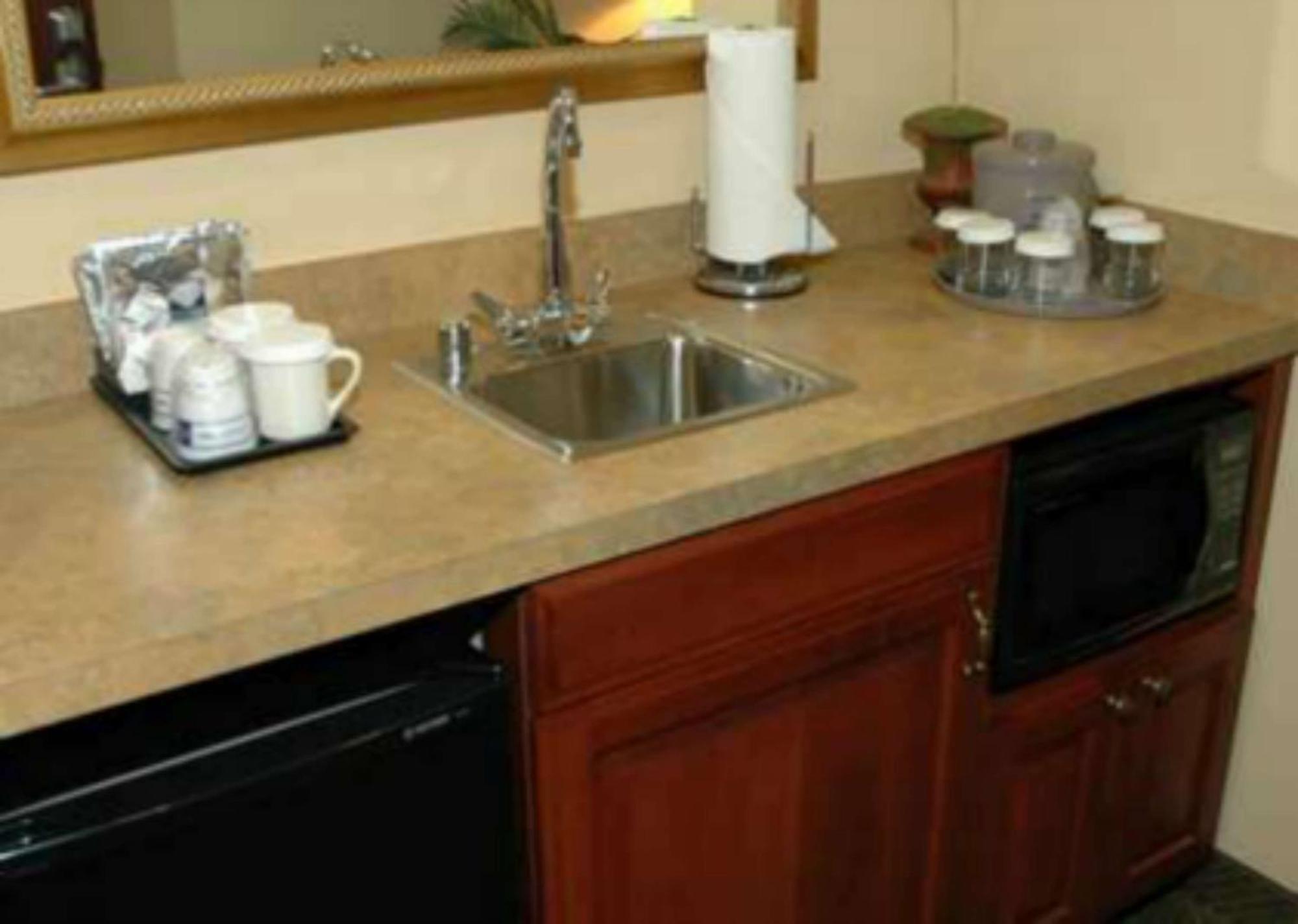 One-Bedroom King Suite with Whirlpool - Non-Smoking