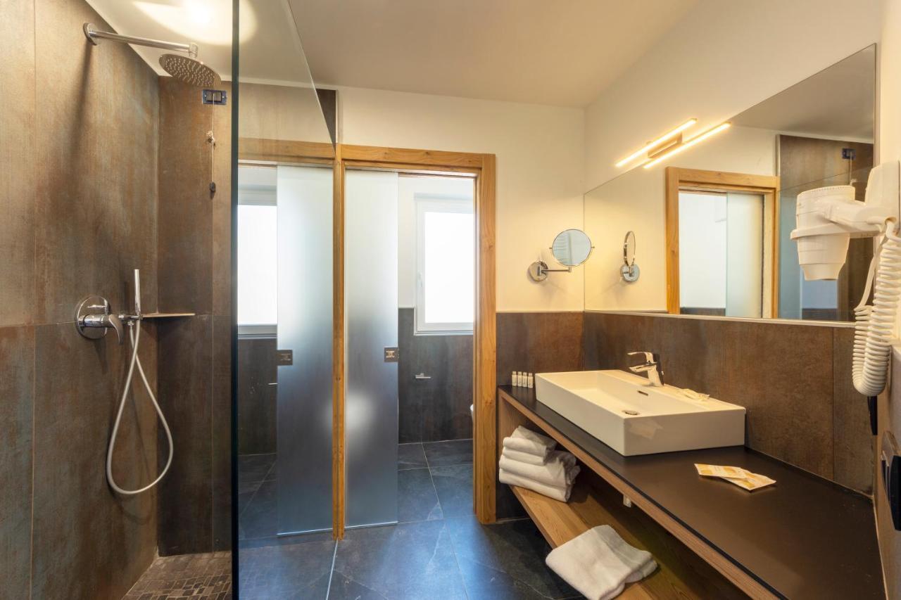 Standard Triple Room,1553436046:JPEG