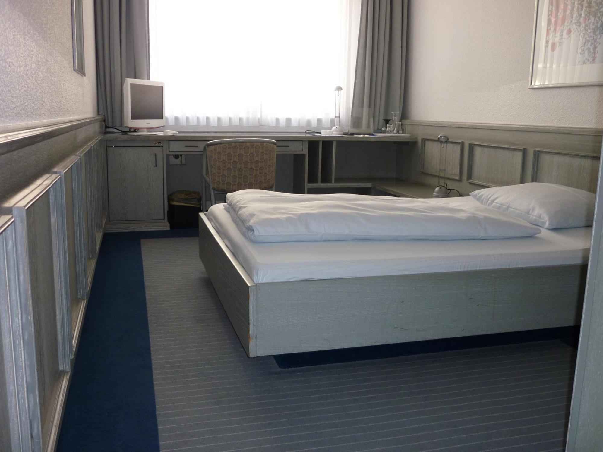 Single Room,1211857558:JPEG