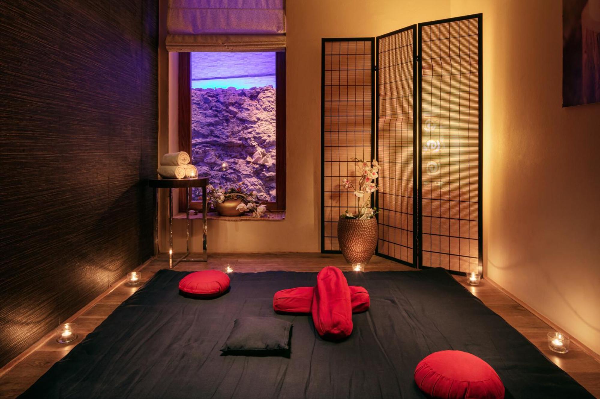 Junior Suite with Lounge and Spa Access,790402392:JPEG
