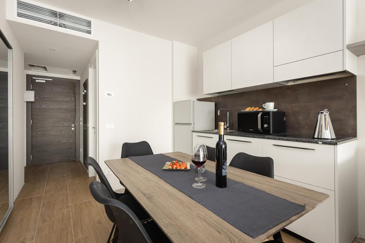 Appartamento con 2 Camere da Letto, Balcone e Lato Piscina (6 Persone)