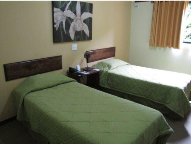 Quarto com 2 Camas de Solteiro