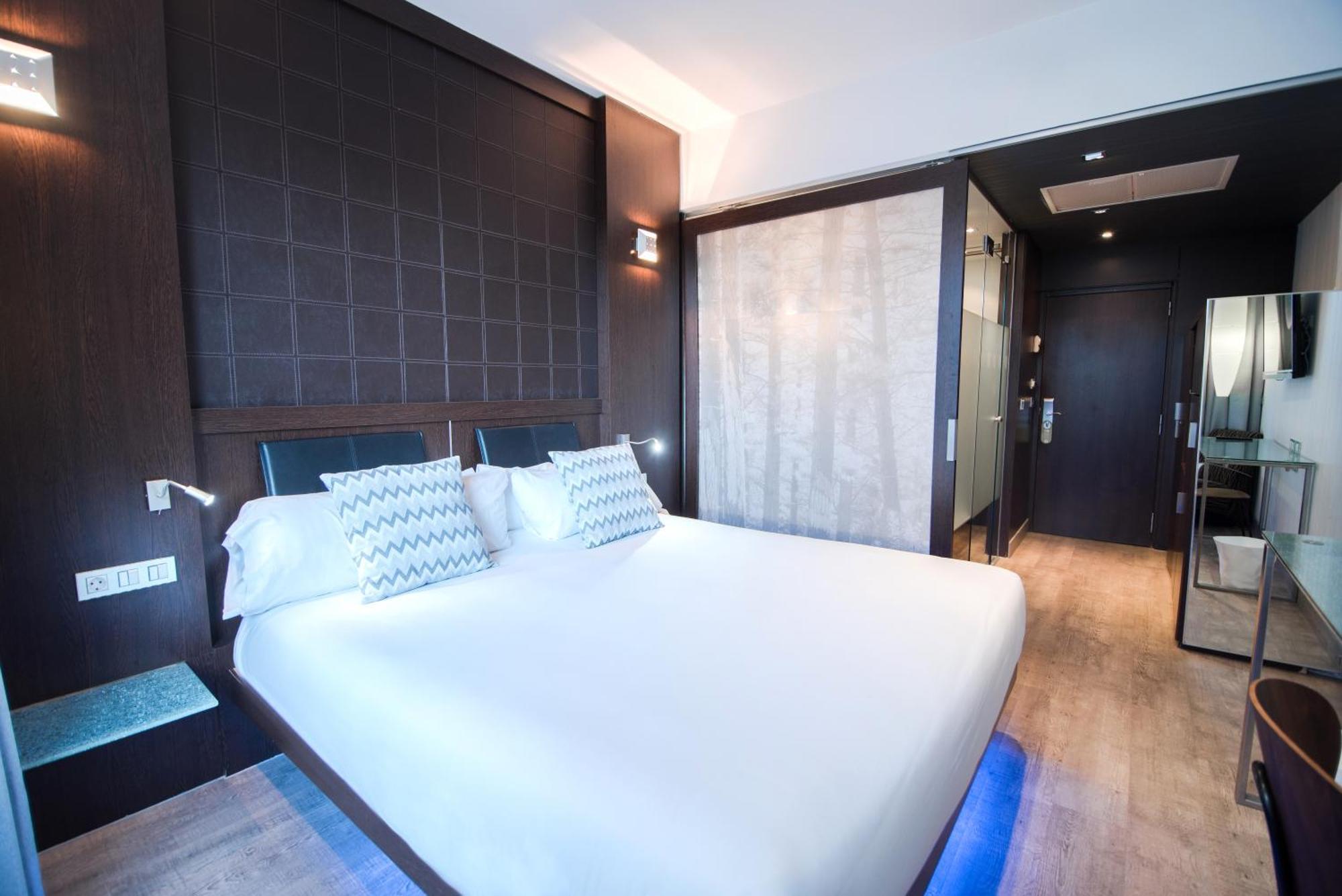 Double Room 1,1207575748:JPEG