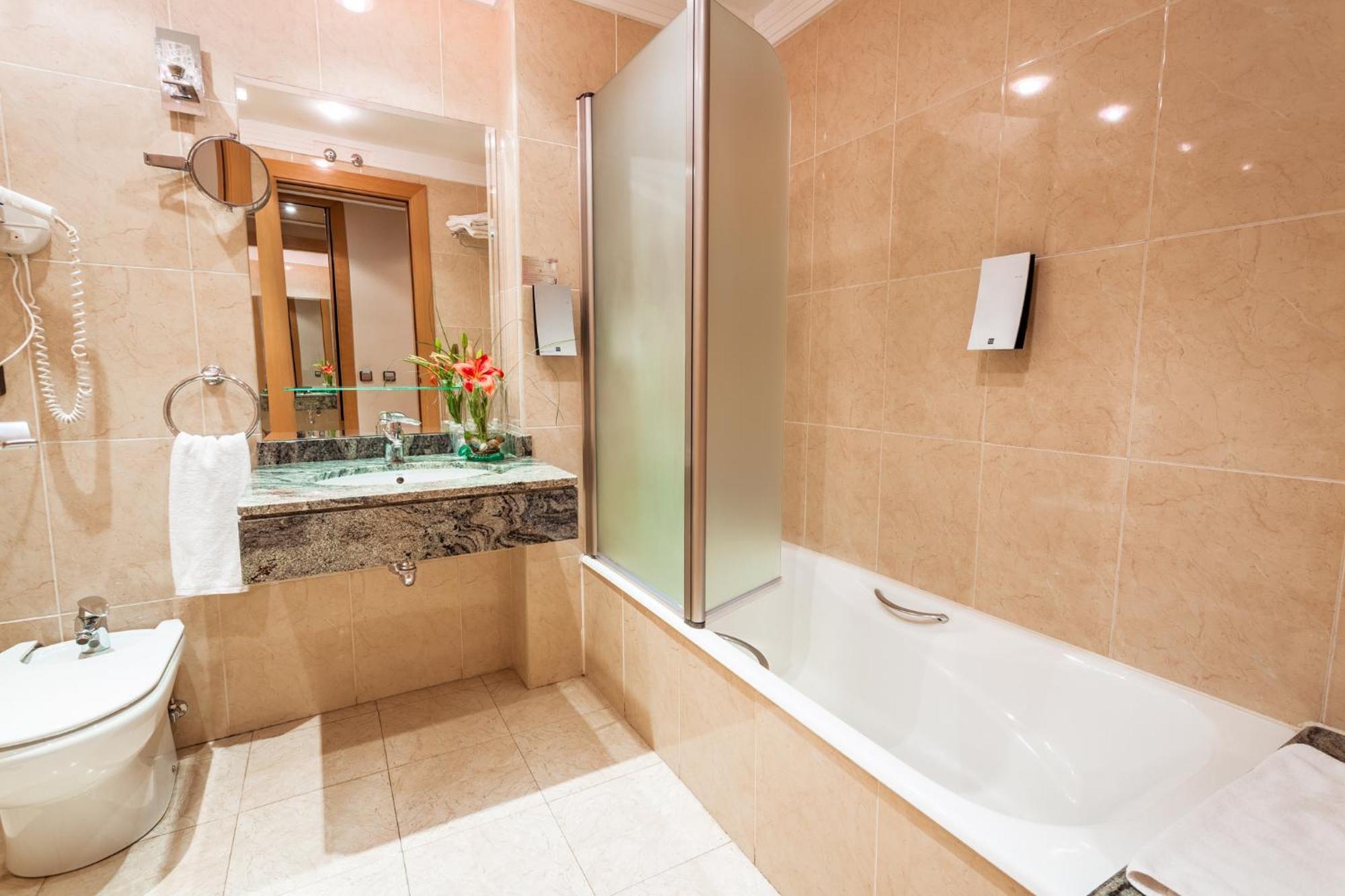 Double Room (1 - 2 Adults)