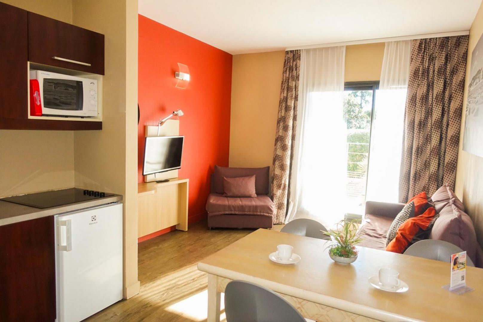 One-Bedroom Apartment (5 Adults),1649878744:JPEG