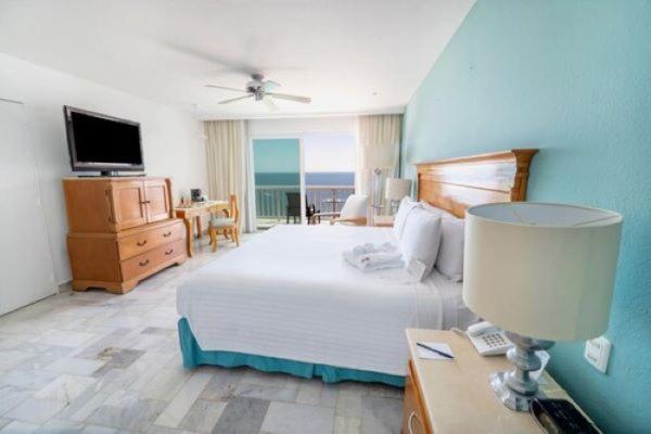 Deluxe King Suite