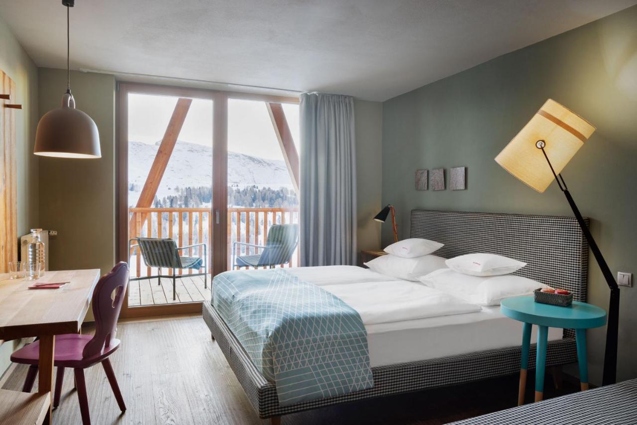 Doppelzimmer mit Balkon und Bergblick