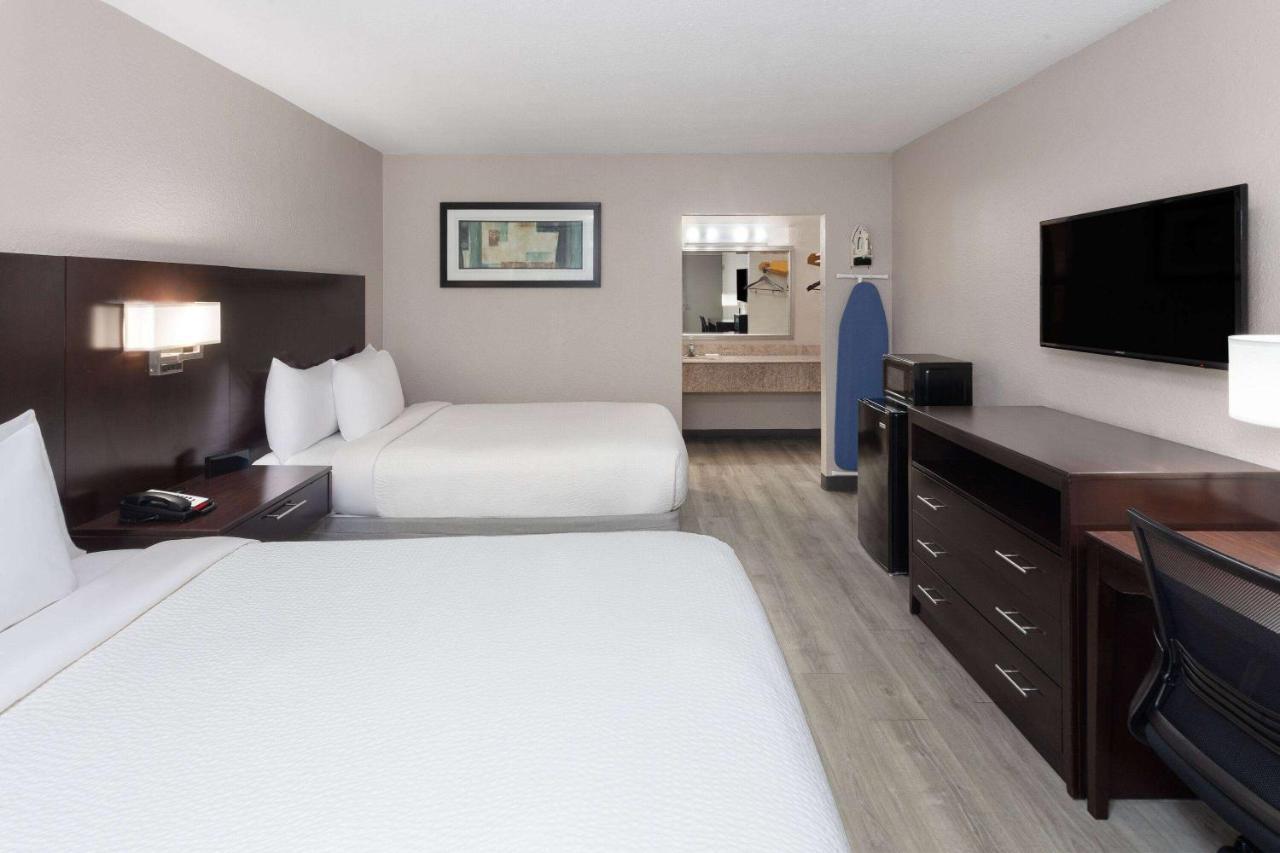 Double Room with Two Double Beds - Non-Smoking