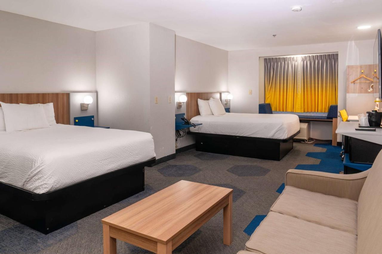Deluxe Studio Suite with Two Queen beds/No Pets -  Non-Smoking