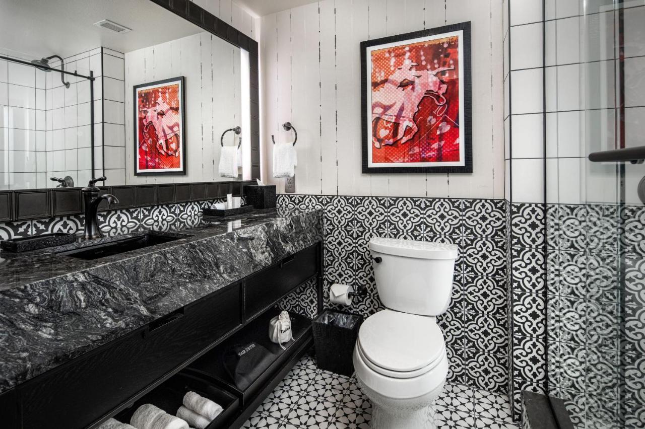 Lodge 2 Queen Beds