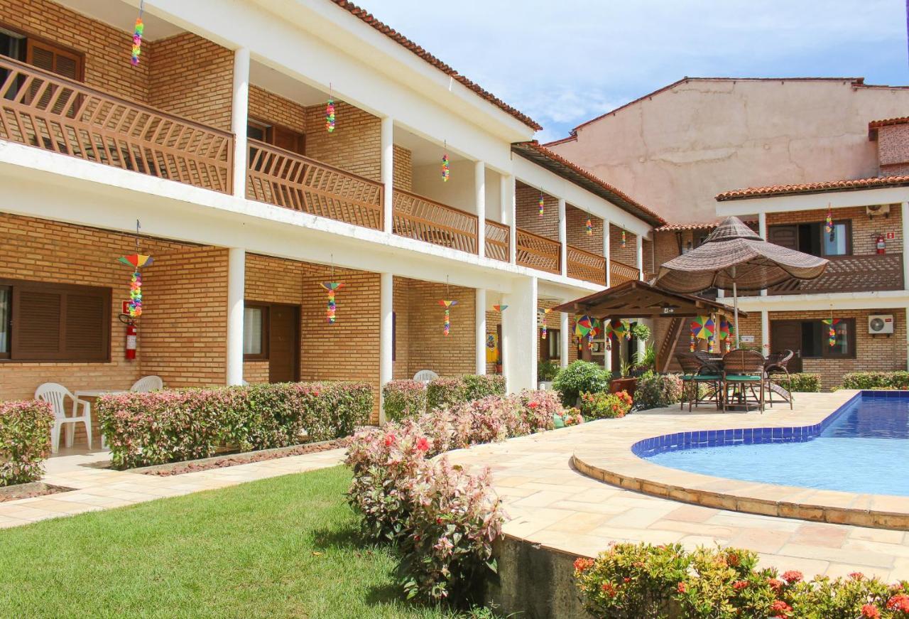 Quarto Triplo com Vista para a Piscina