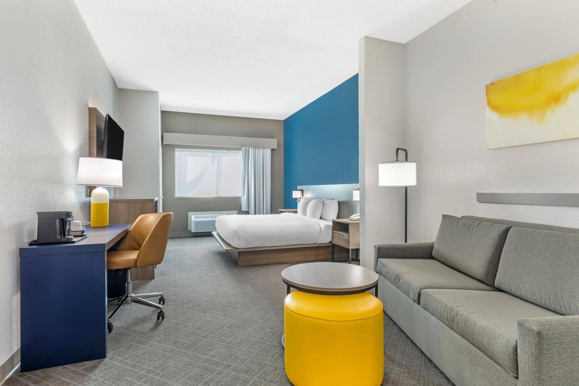 King Suite with Sofa Bed - Non-Smoking