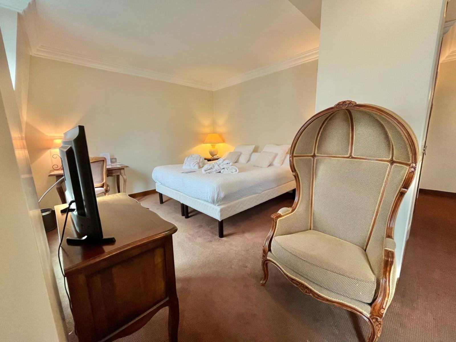 Executive Suite,1500839197:JPEG