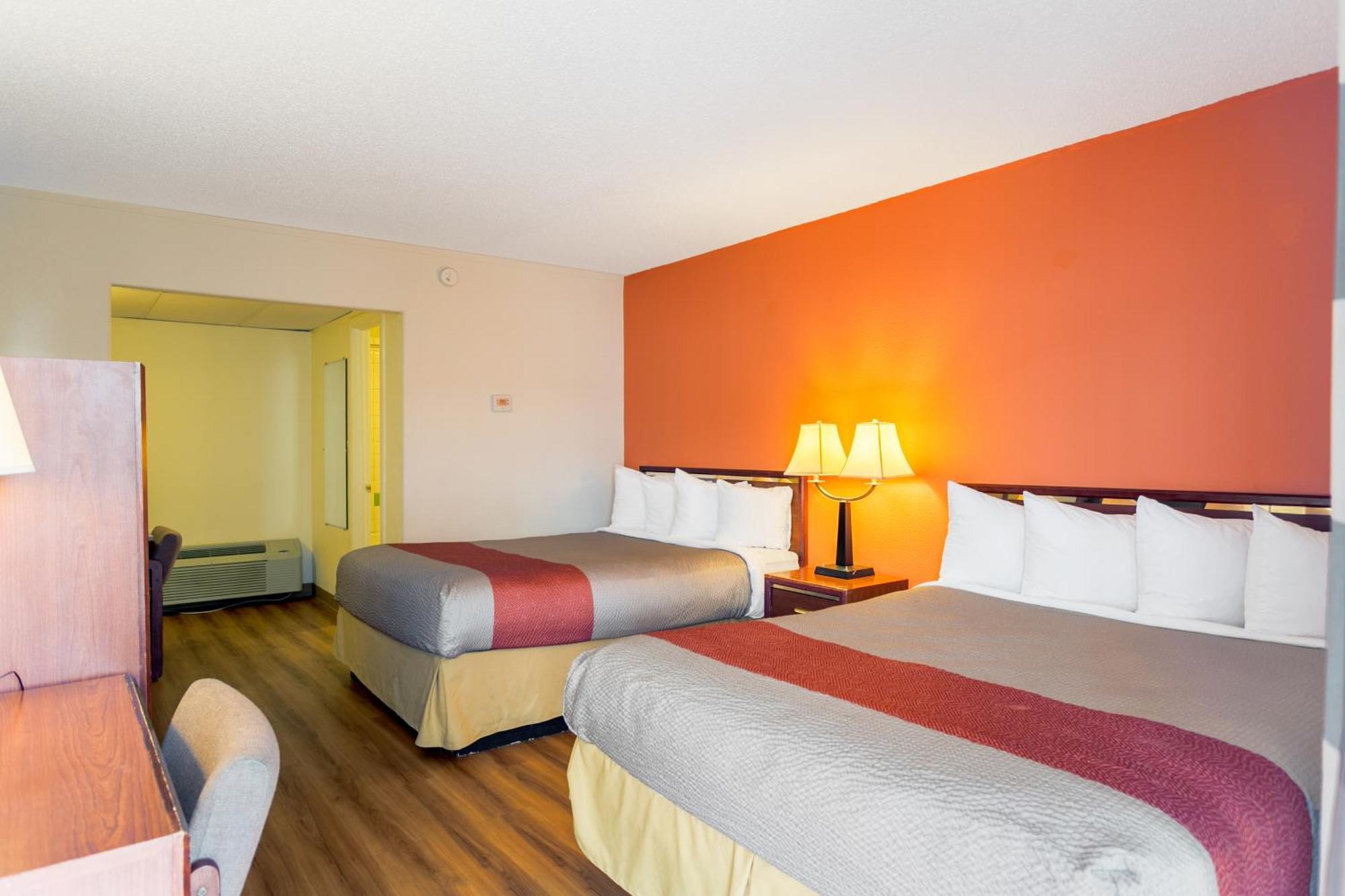 Deluxe Queen Room with Two Queen Beds - Non-Smoking