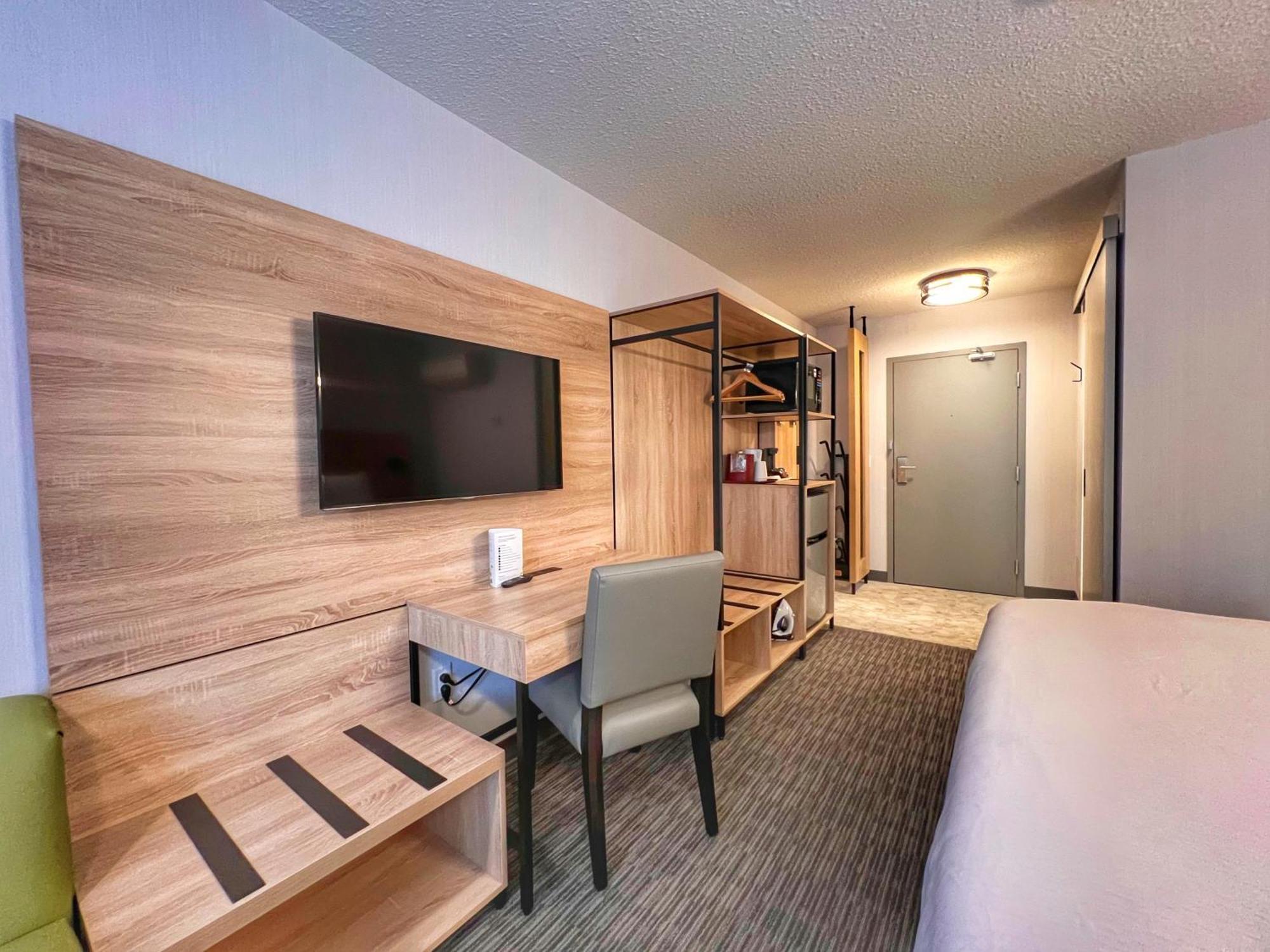 Zimmer mit Kingsize-Bett