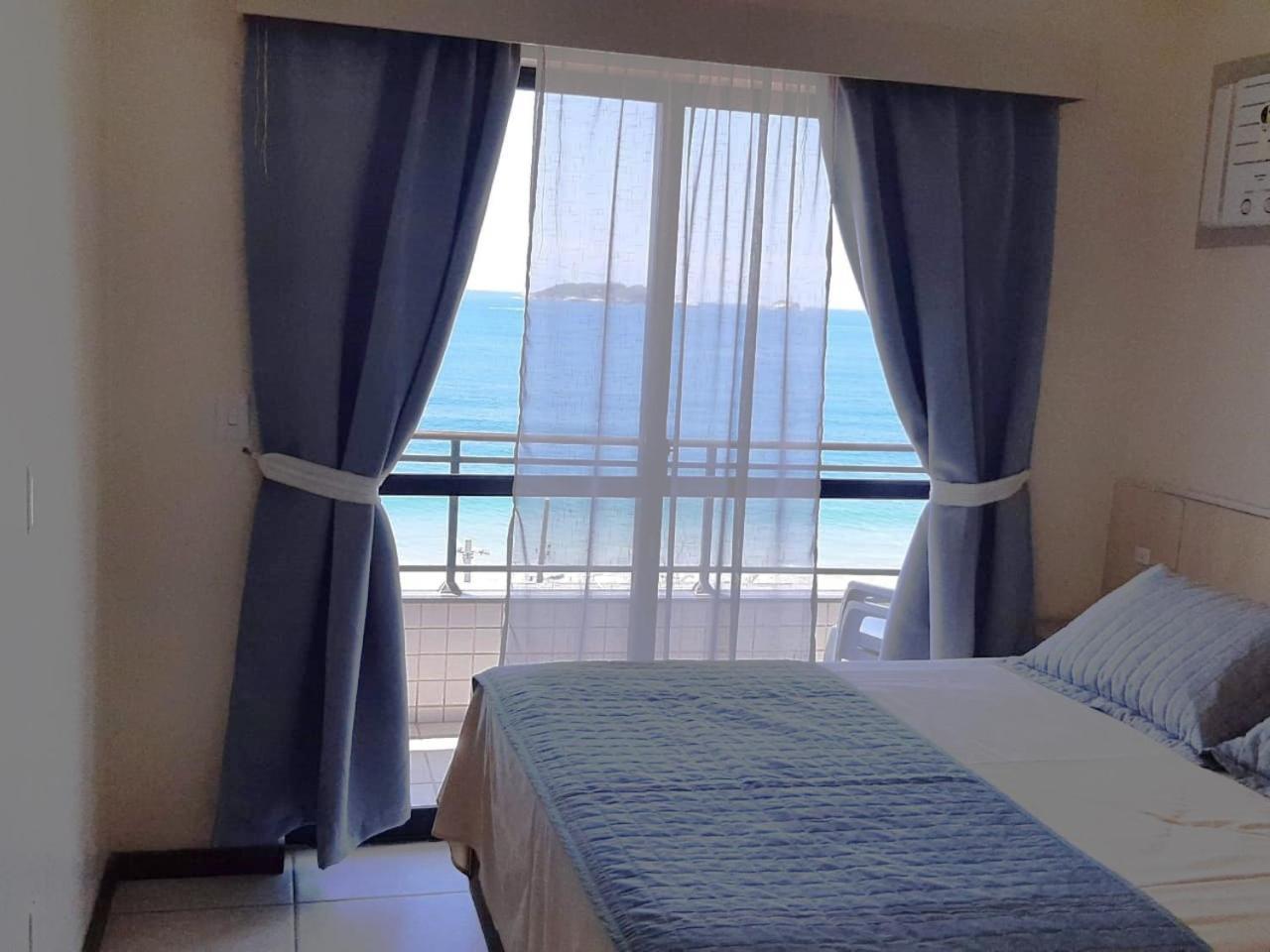 Apartamento com Varanda e Vista Frontal do Mar