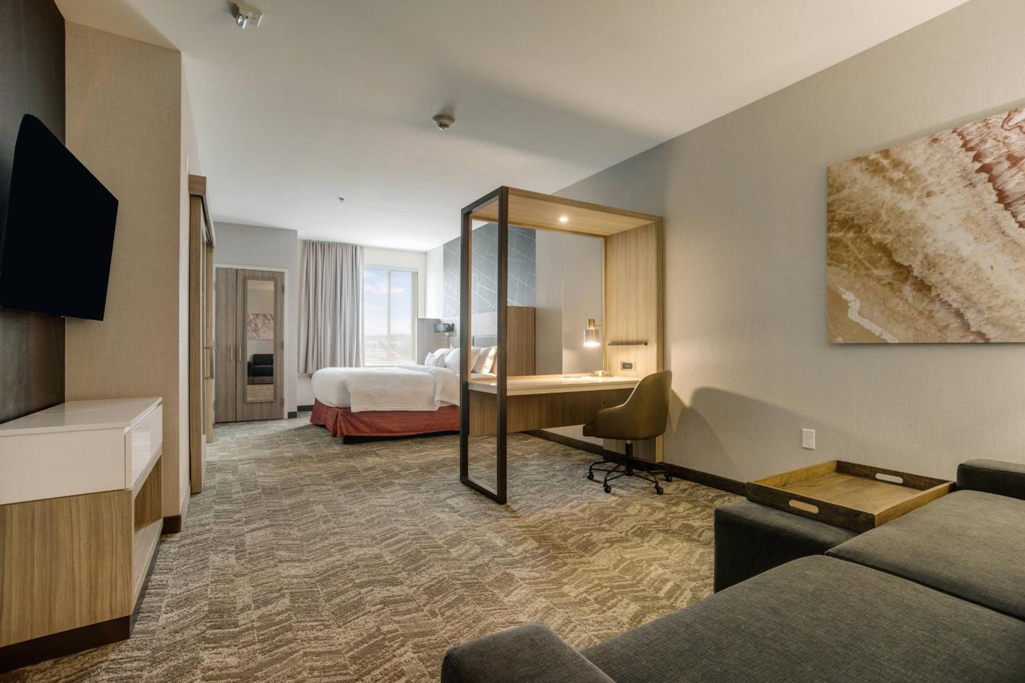 King Suite with Trundle Sofa