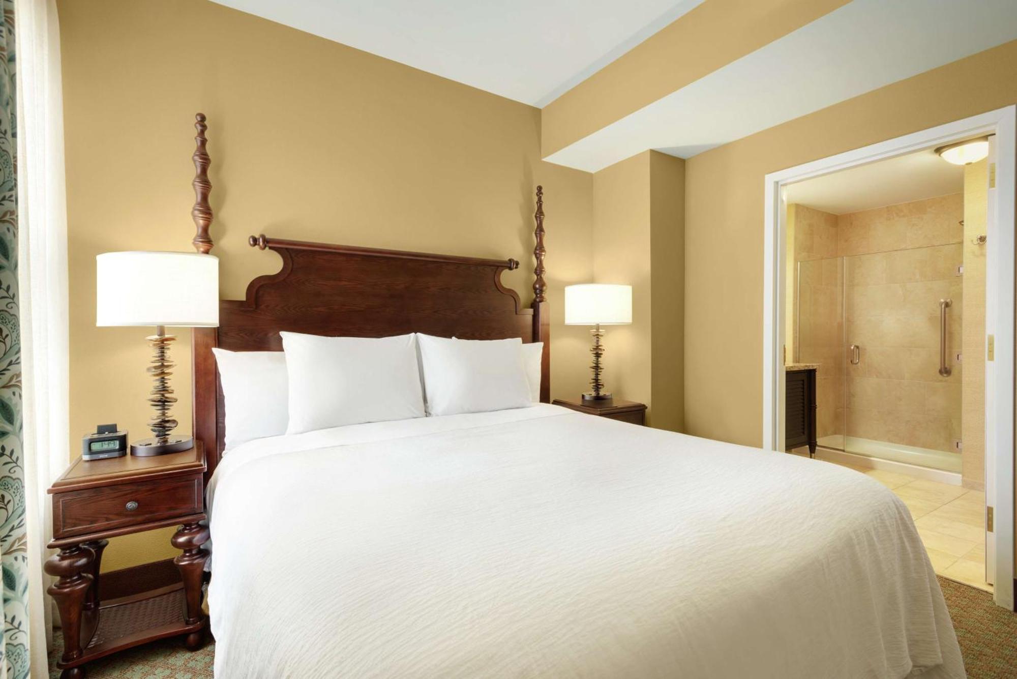 Premium King Suite - Non-Smoking,1499848336:JPEG