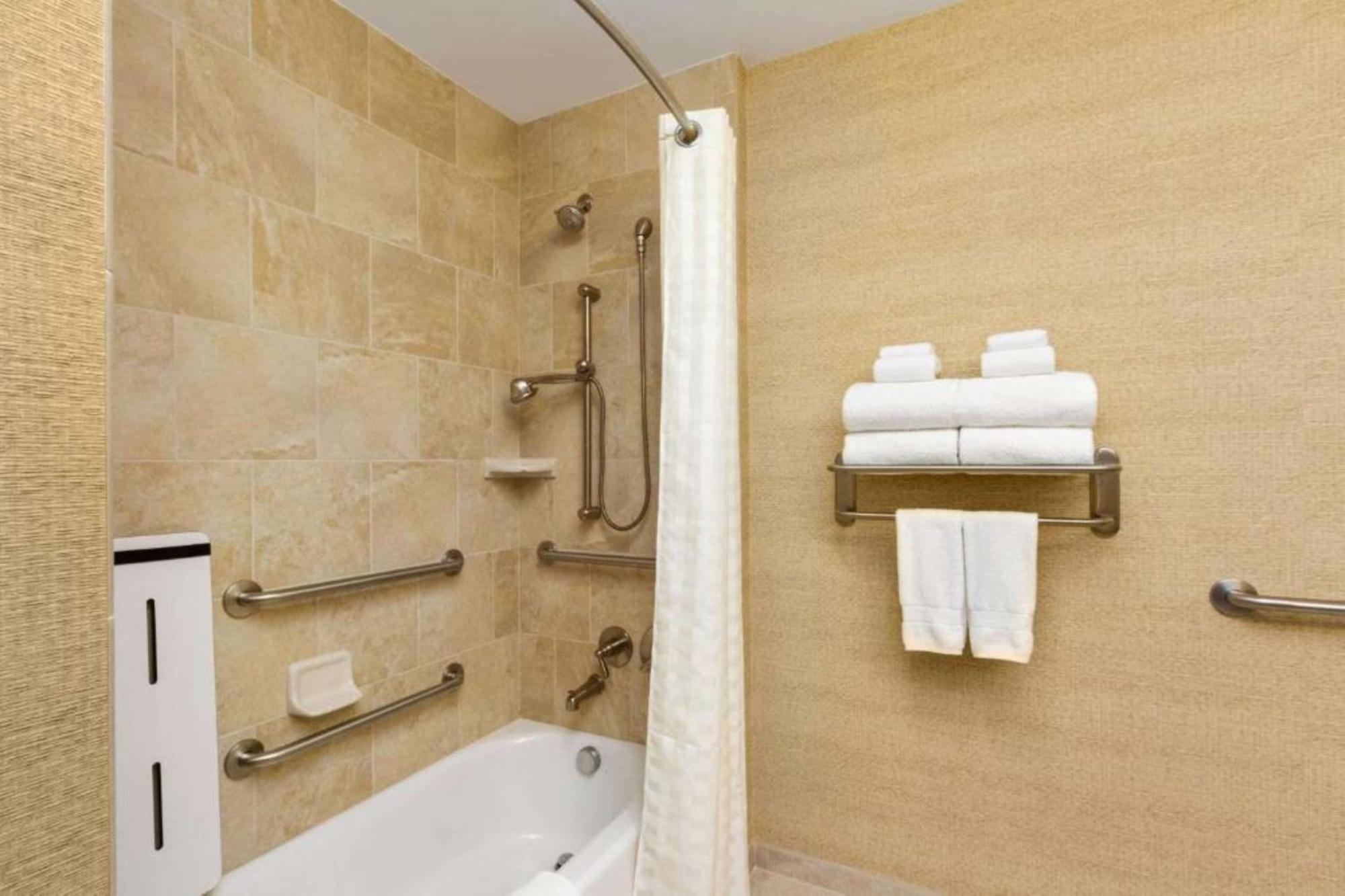 Two-Room Suite with Two Queen Beds - Mobility Access,1499848351:JPEG