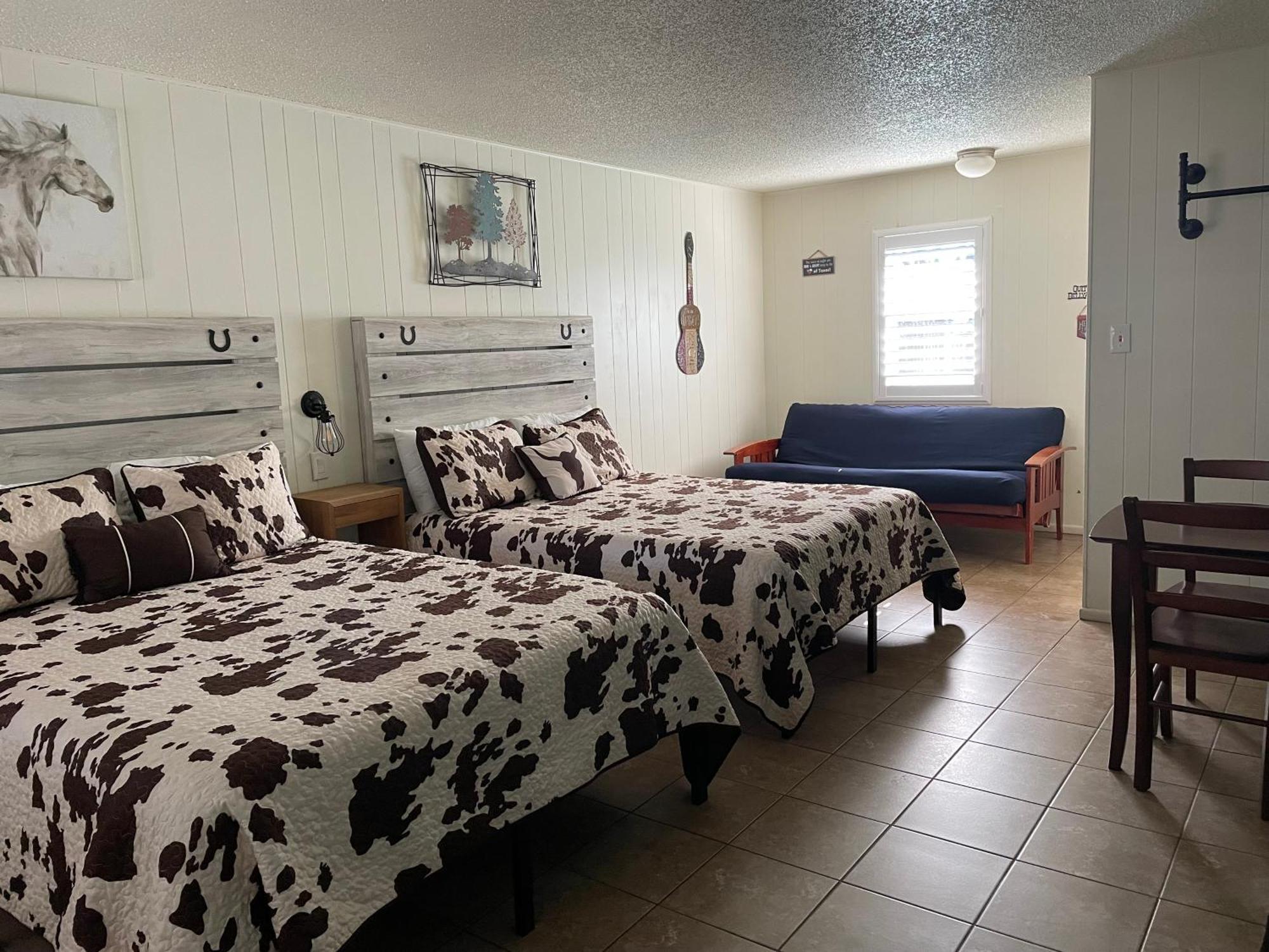 Deluxe Family Room