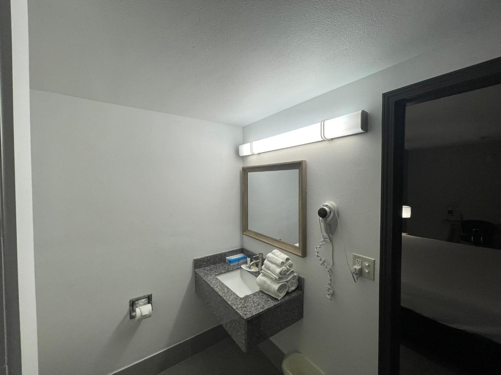 King Room - Disability Access/Non-Smoking