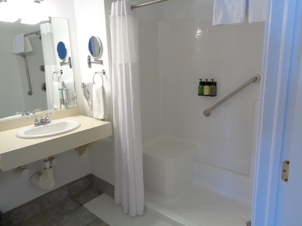 Queen Room with Two Queen Beds - Disability Access