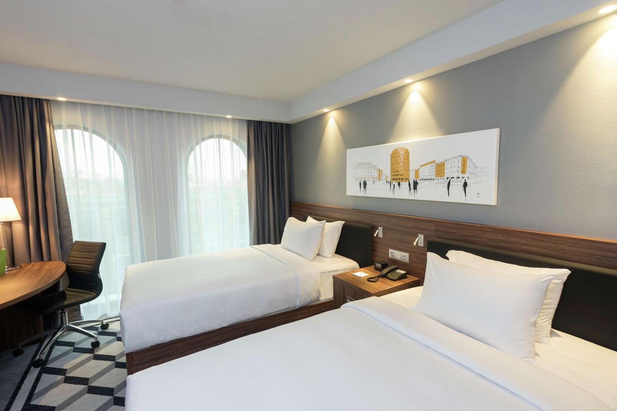 Zweibettzimmer mit Stadtblick
