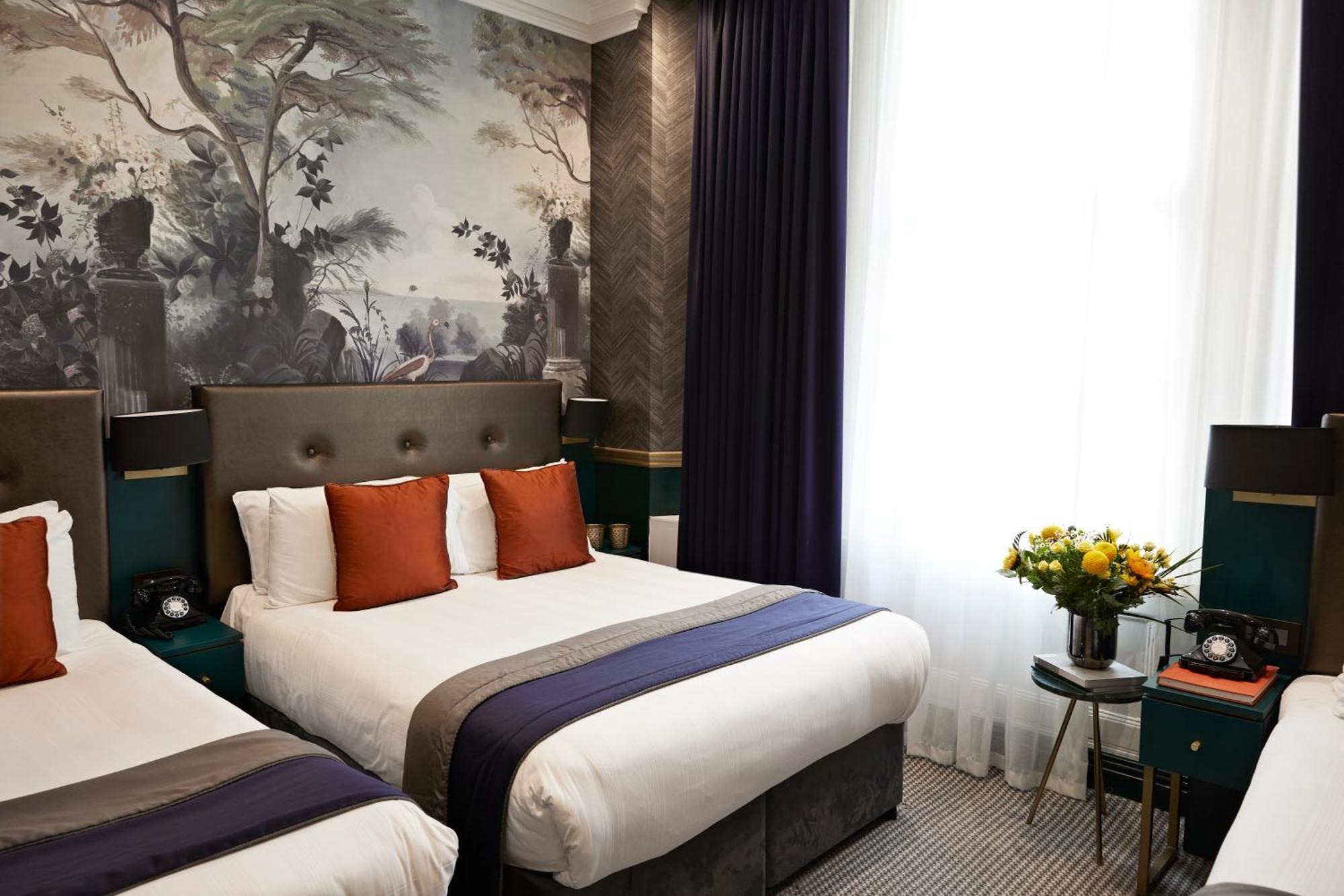 Camera Tripla Deluxe