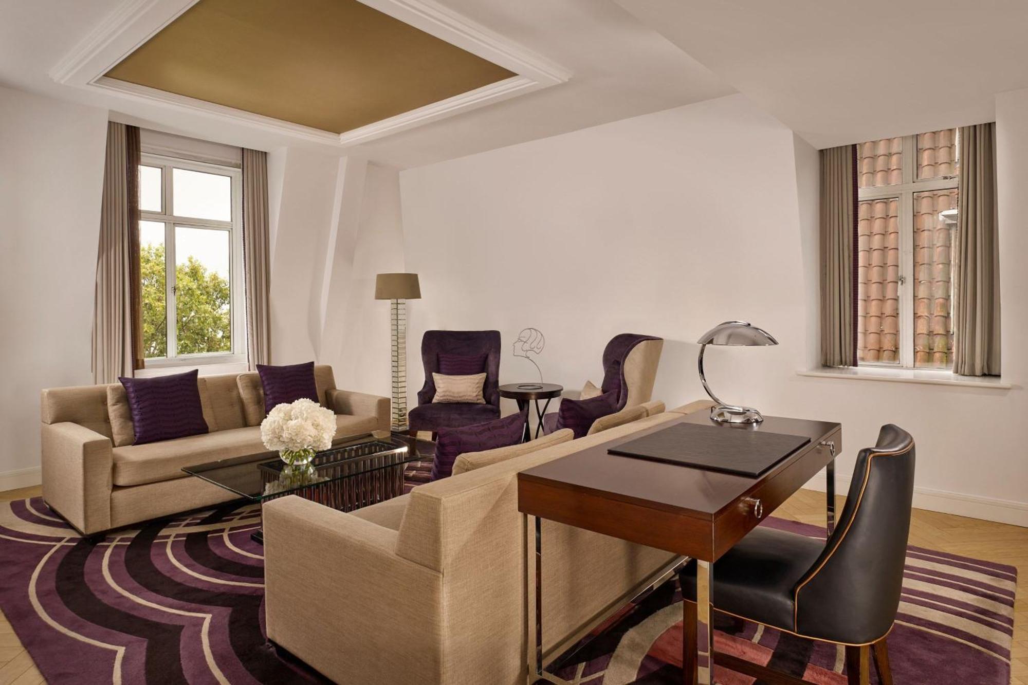One-Bedroom King Suite with Park View - Club Lounge Access,1516357036:JPEG