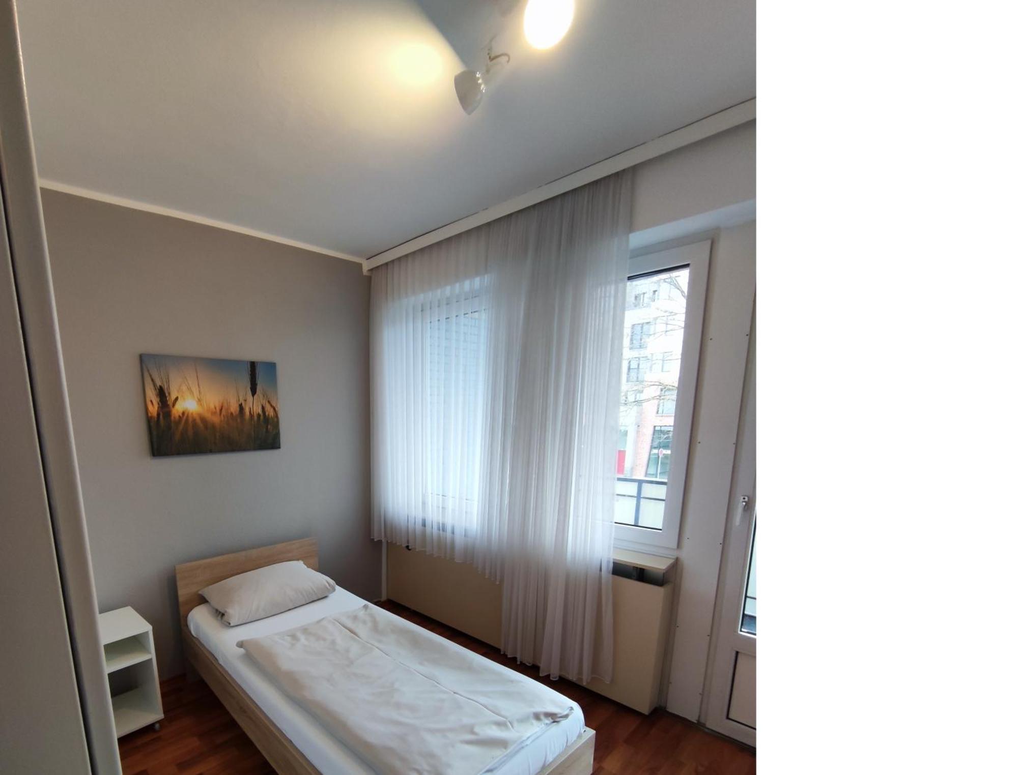 Einzelzimmer mit Balkon
