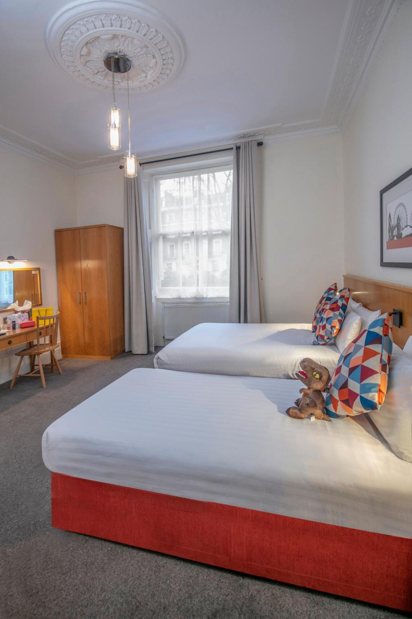 Standard Room with One Double Bed and One Single Bed,1489372432:JPEG