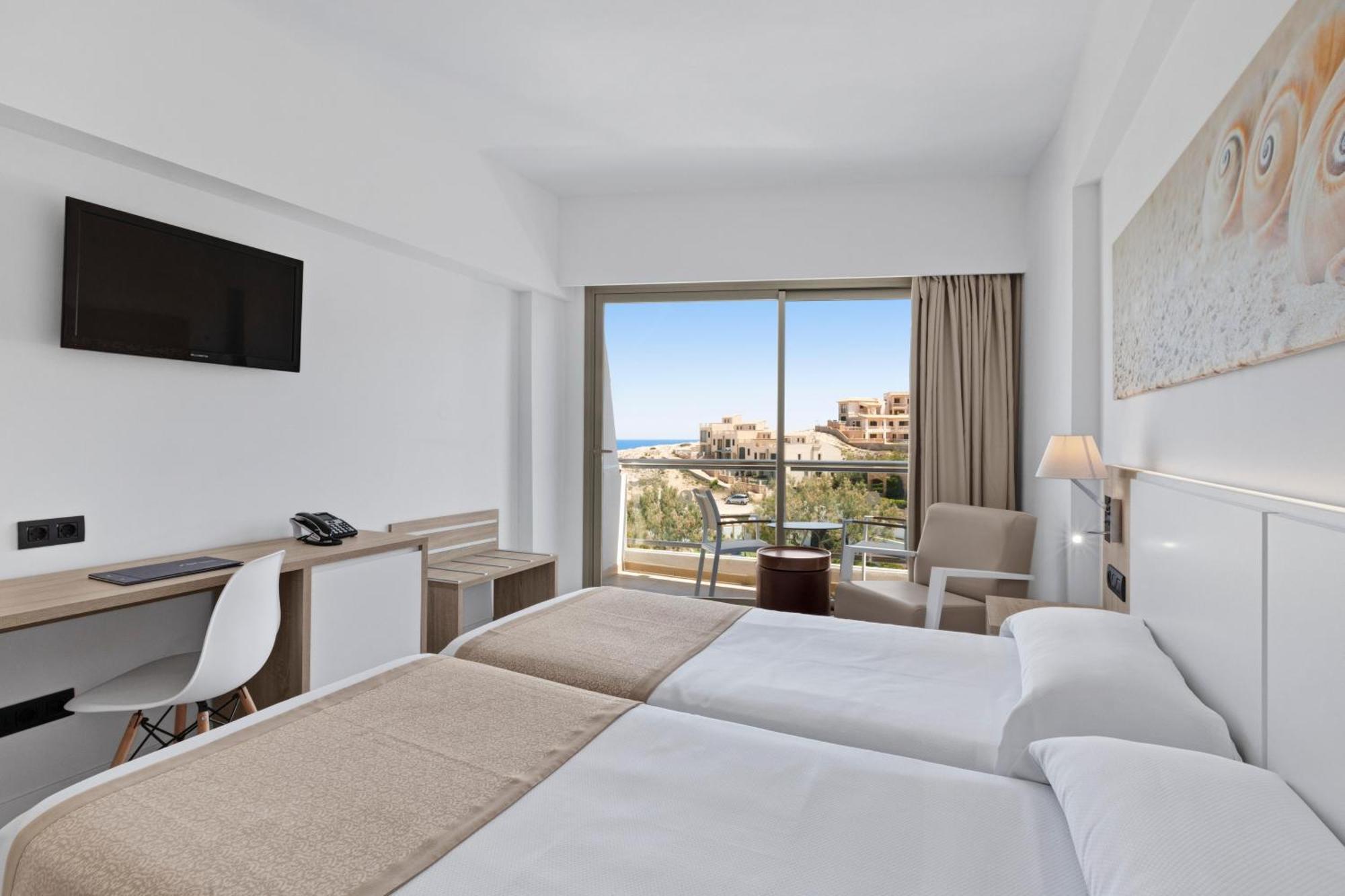 Doppel-/Zweibettzimmer mit seitlichem Meerblick