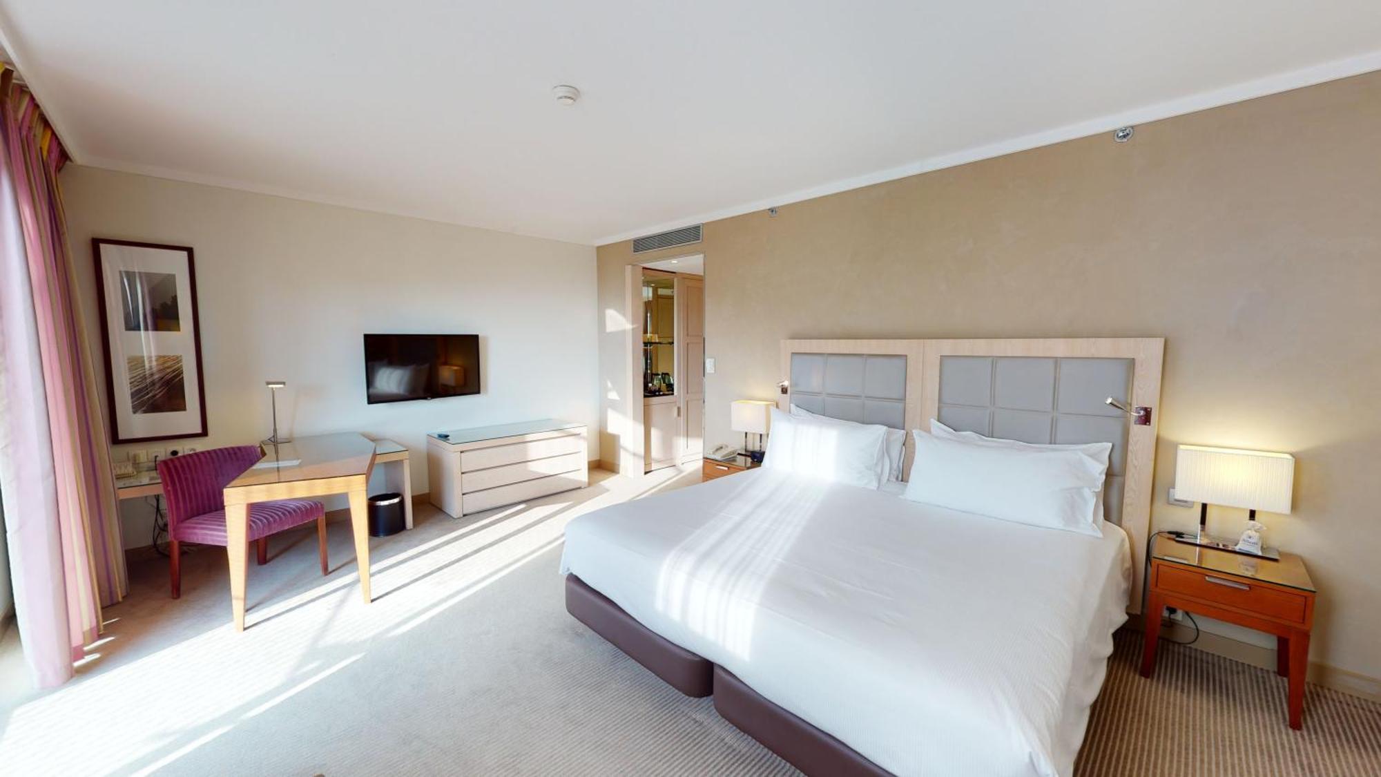 Zimmer mit Kingsize Bett