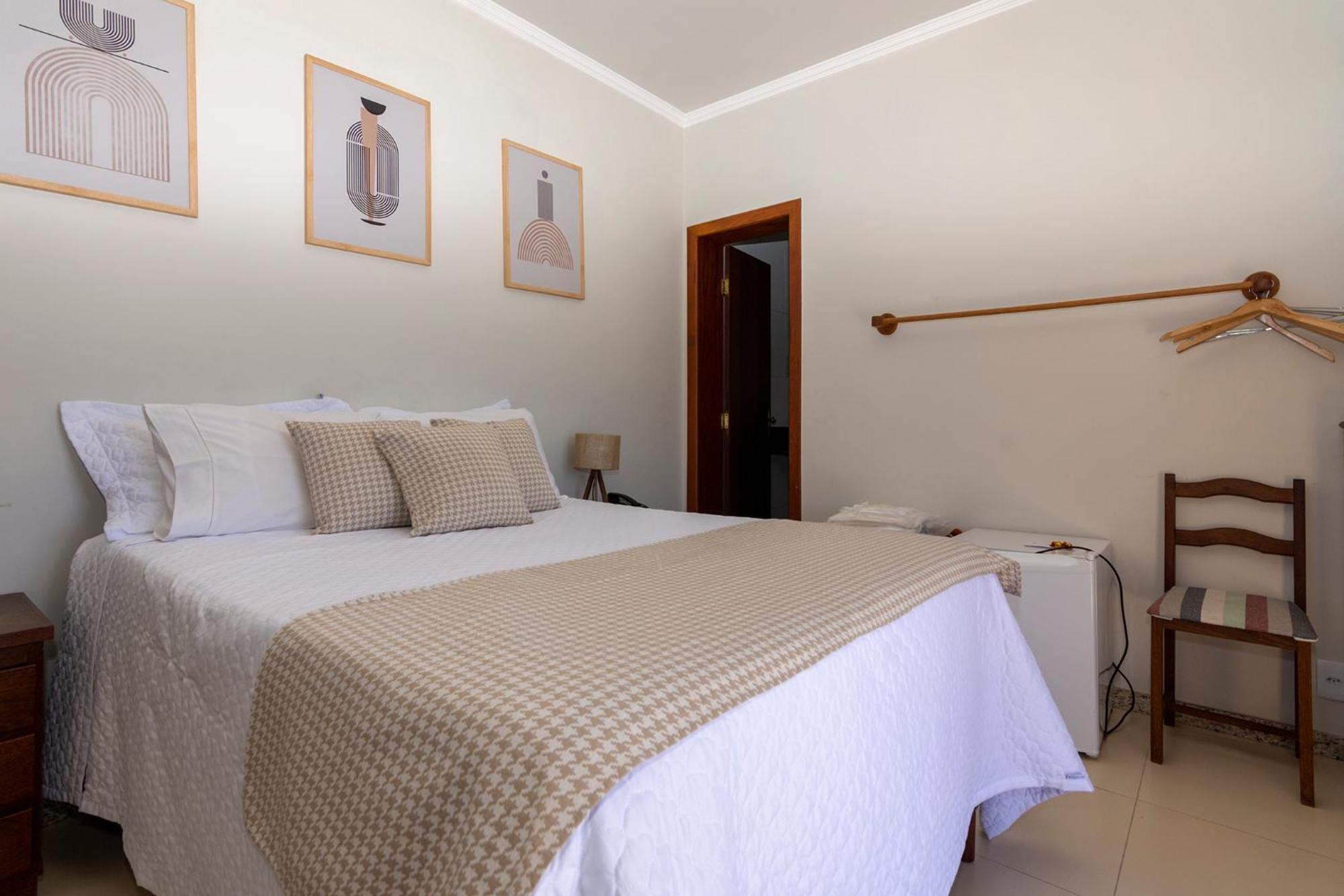 Quarto com Cama de Casal ou 2 de Solteiro