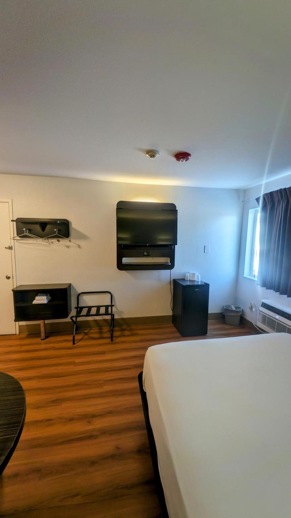 Queen Room - Non Smoking/Pet Friendly