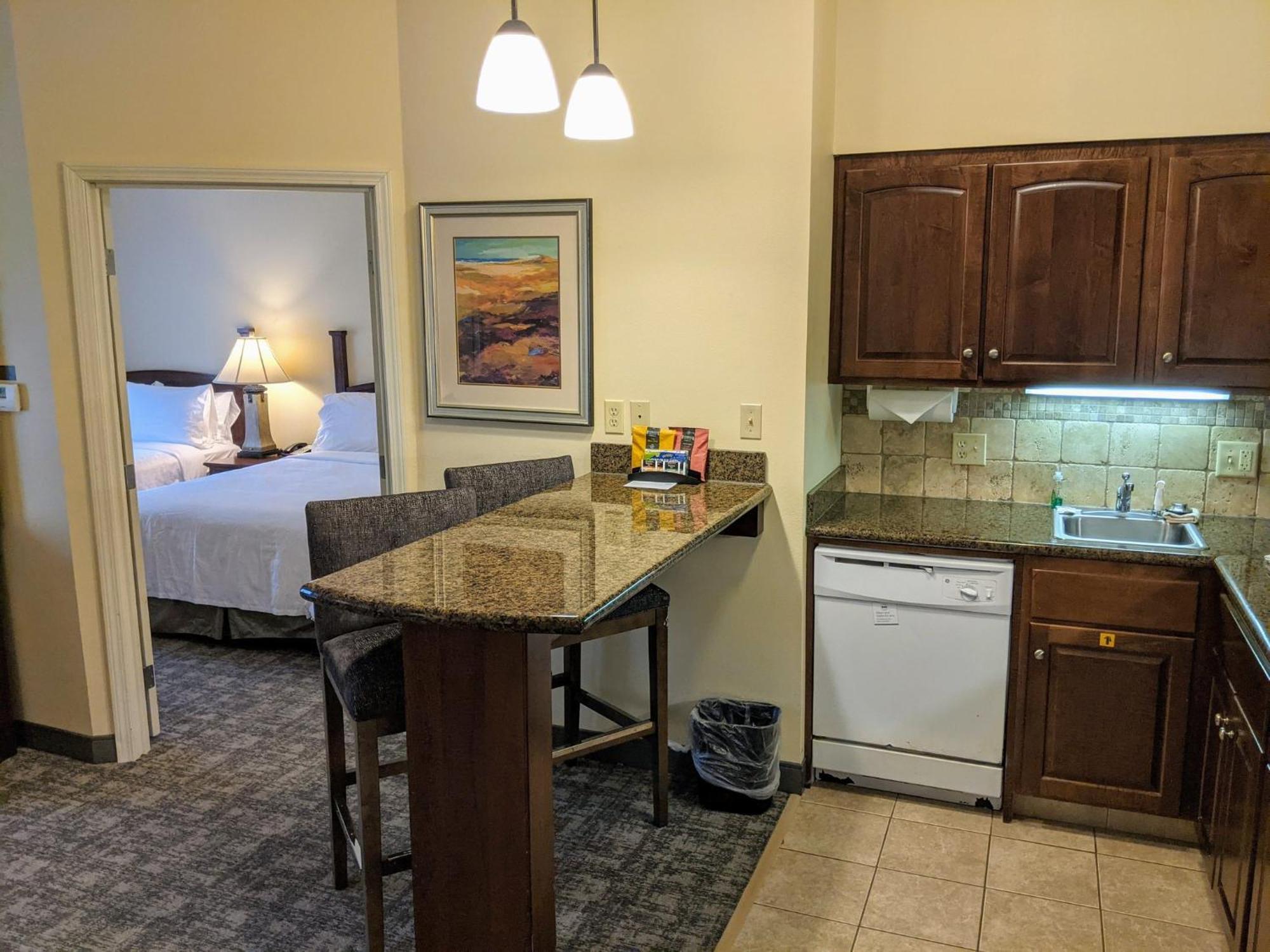 Queen Studio Suite - Hearing Accessible