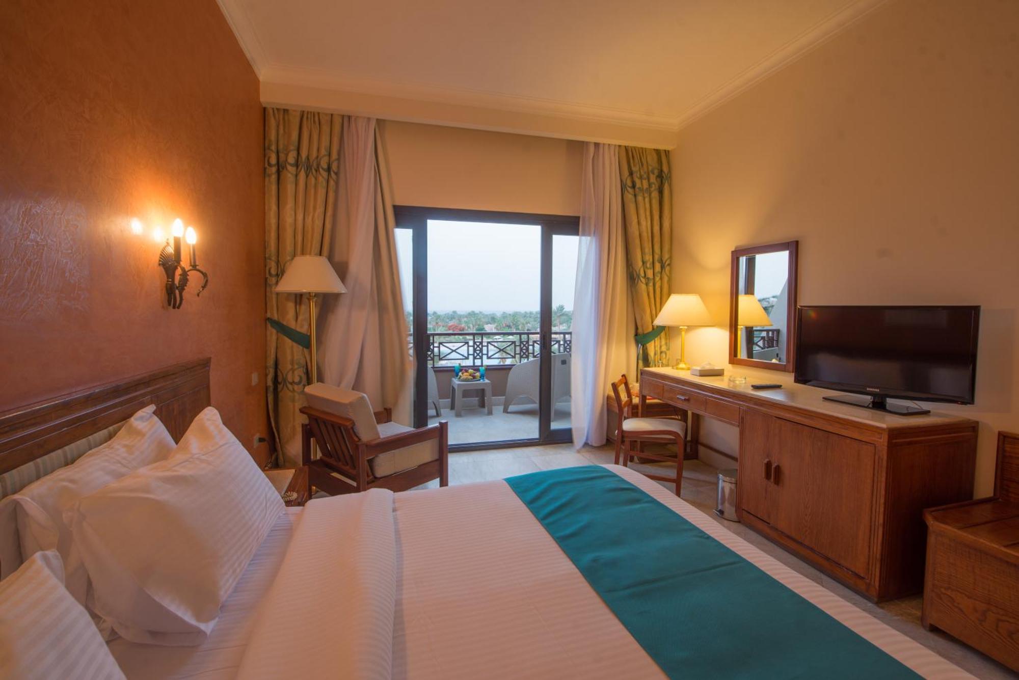 Azur kamer met uitzicht op het zwembad