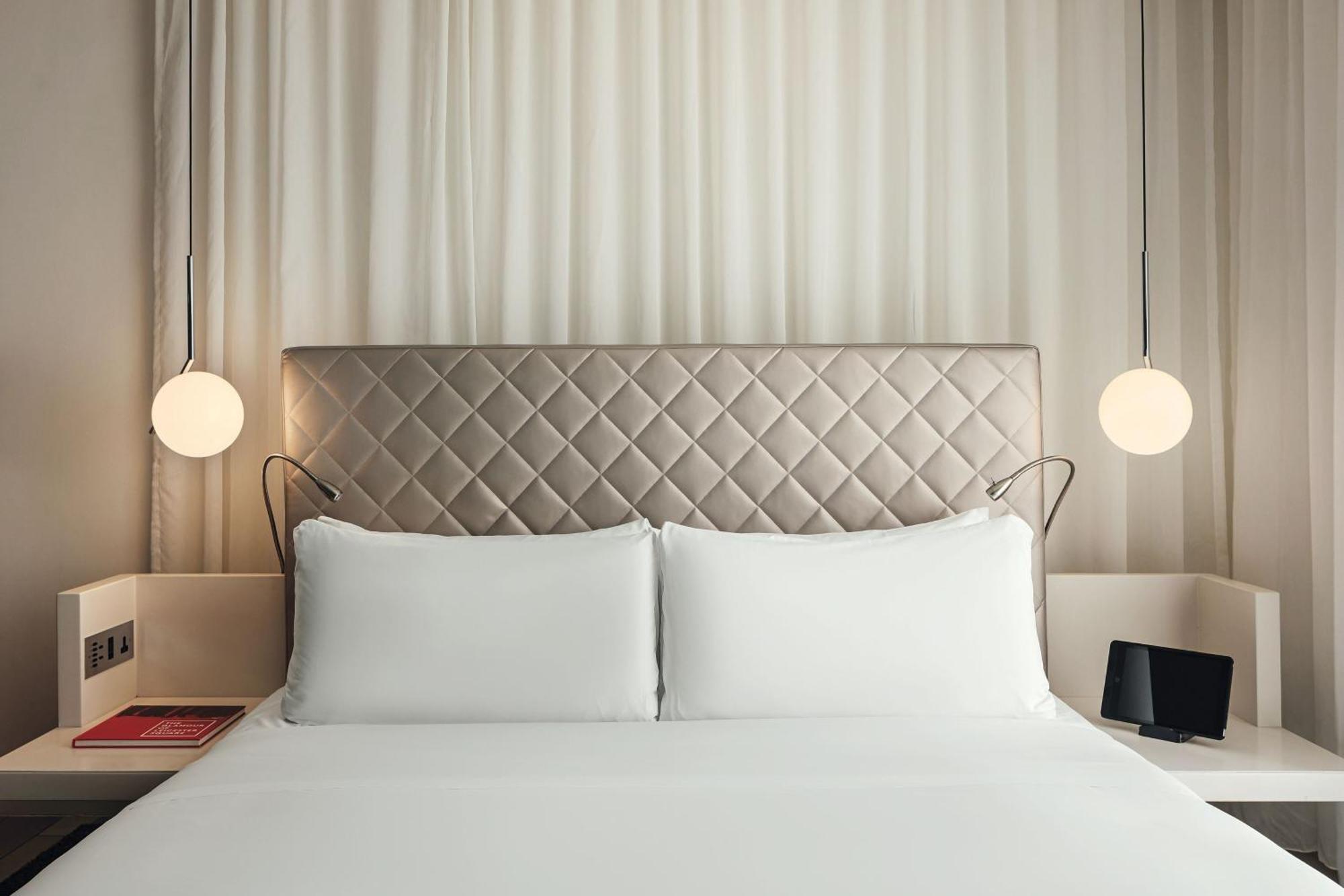 Superior Guest Room One King Bed Mid Floor,1534141531:JPEG