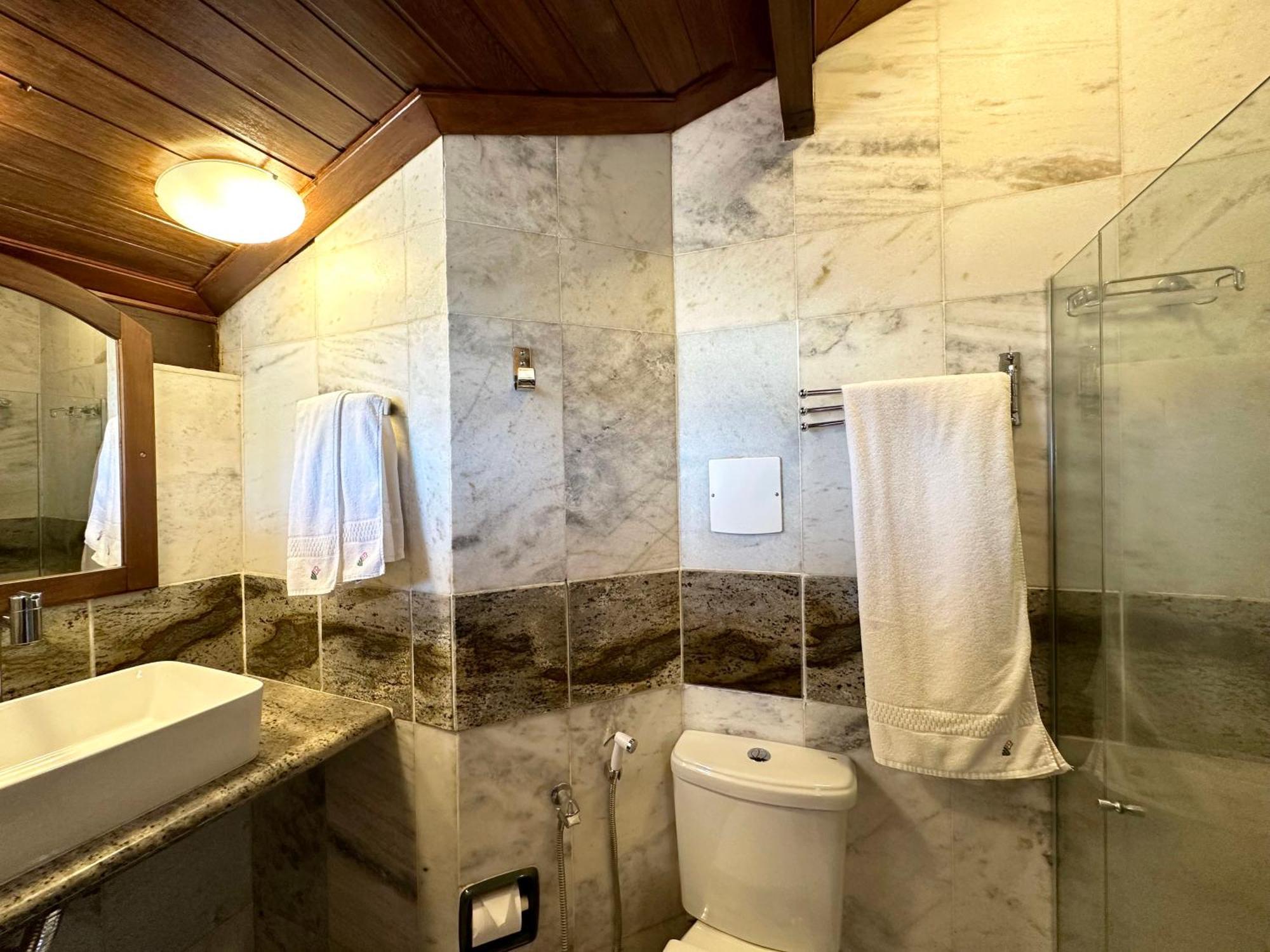 Quarto Duplo com Vista Mar Parcial