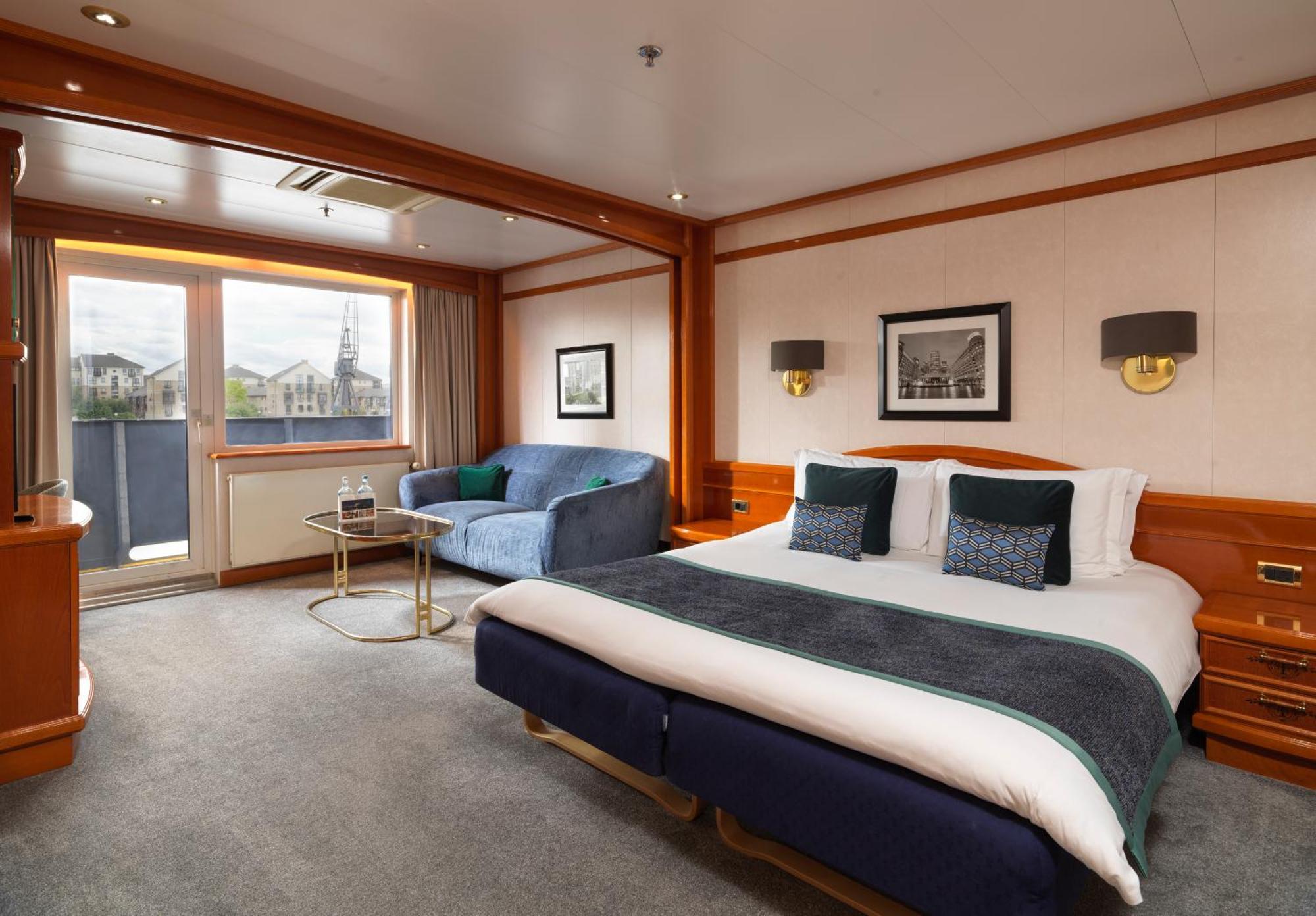 Executive Zimmer mit Kingsize-Bett und Flussblick