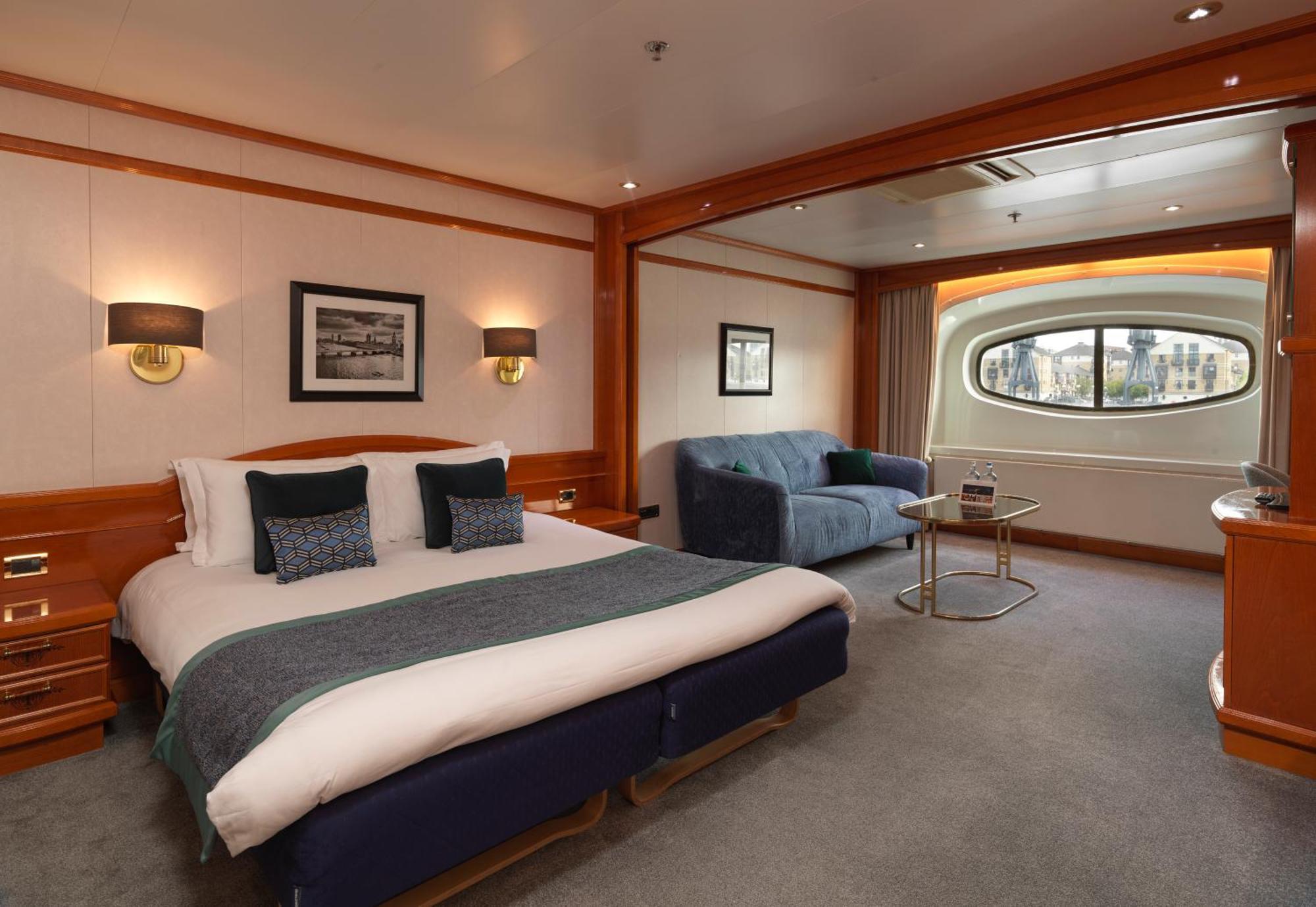 Classic Zimmer mit Kingsize-Bett und Flussblick