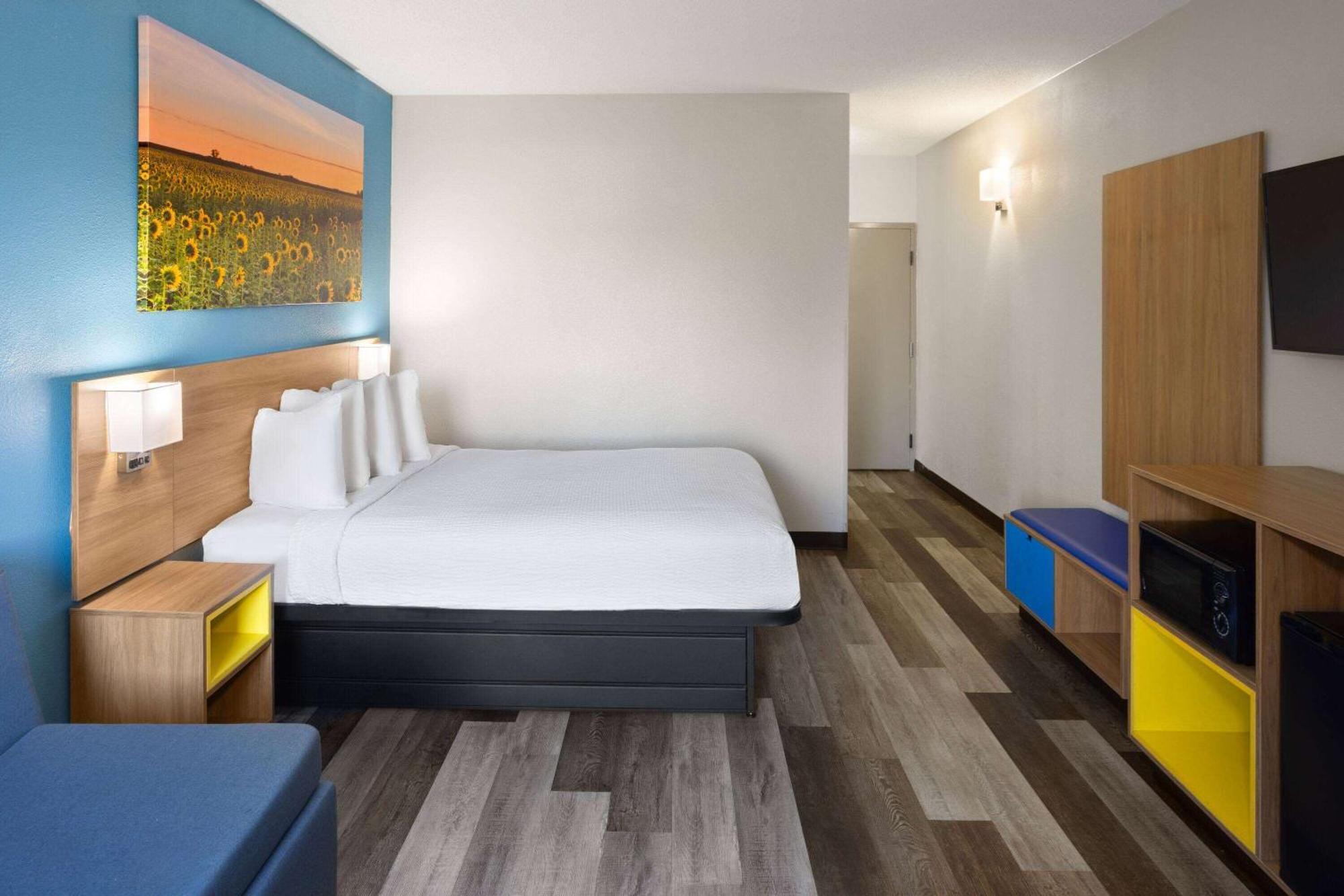 Queen Room - Disability Access/Non-Smoking