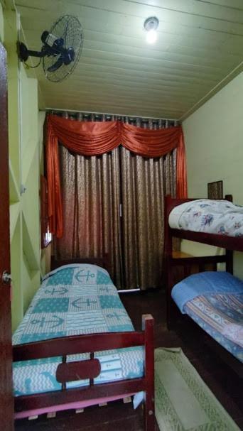Quarto Standard com 2 Camas de Solteiro e Banheiro Compartilhado