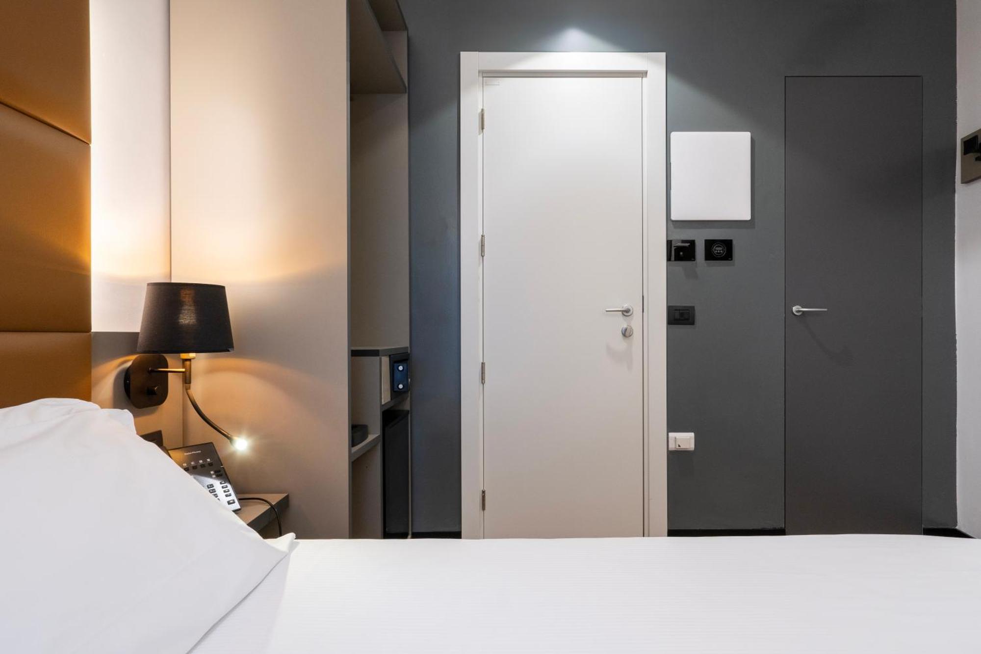 Small Single Room,1537056586:JPEG